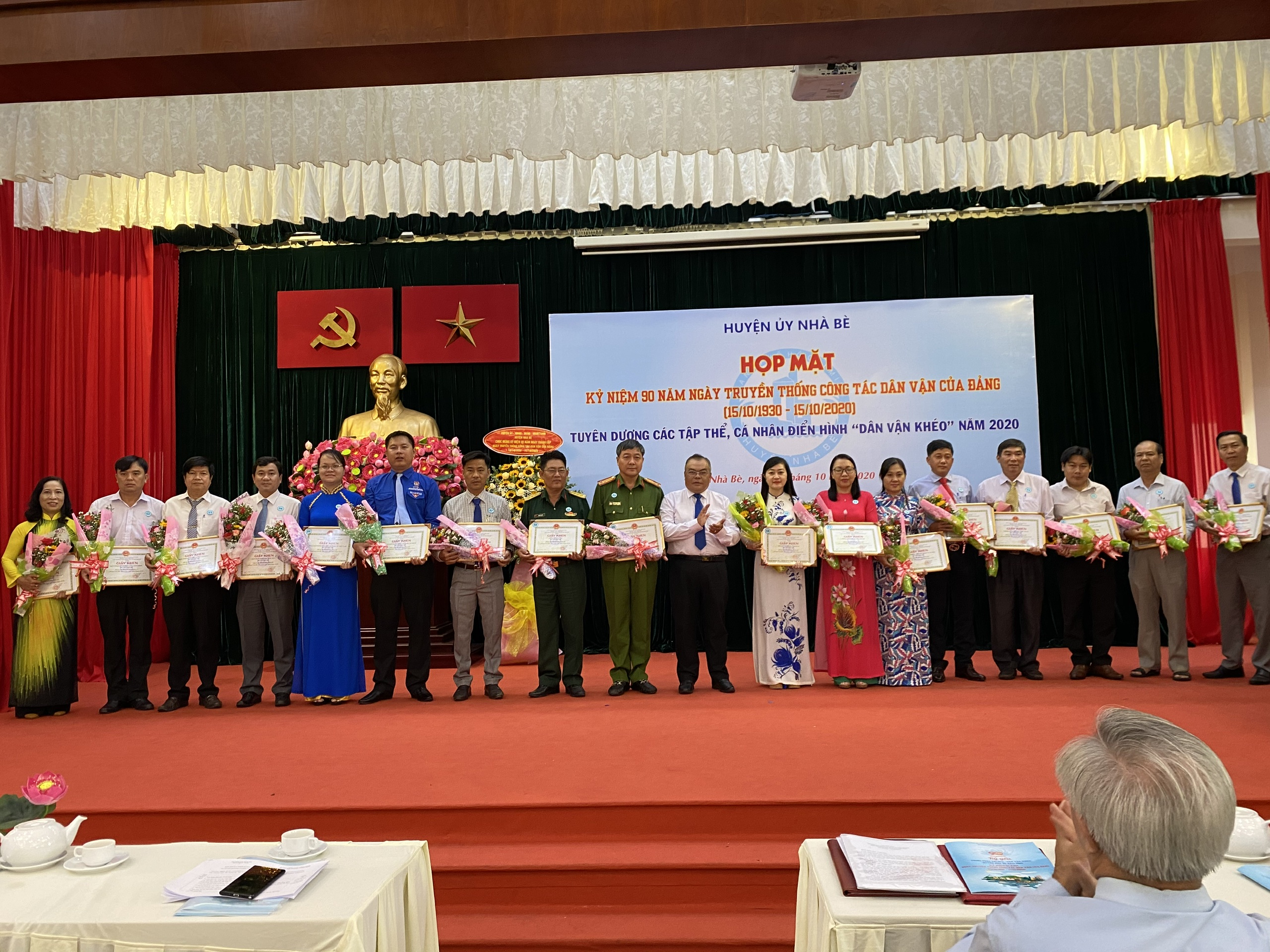 CHI CỤC THI HÀNH ÁN DÂN SỰ HUYỆN NHÀ BÈ - GƯƠNG TẬP THỂ ĐIỂN HÌNH “DÂN VẬN KHÉO” HUYỆN NHÀ BÈ NĂM 2020