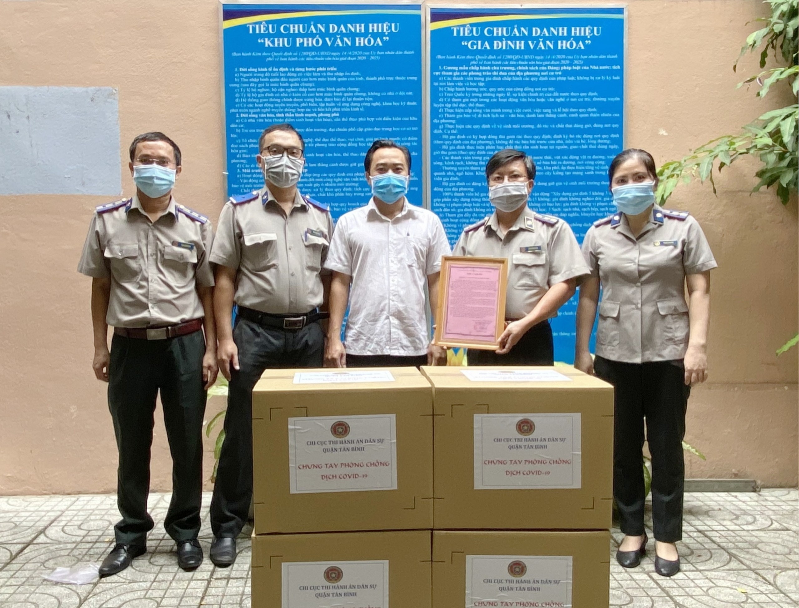 CHI CỤC THADS QUẬN TÂN BÌNH : CHUNG TAY GÓP SỨC CÙNG CỘNG ĐỒNG PHÒNG, CHỐNG DỊCH BỆNH COVID-19