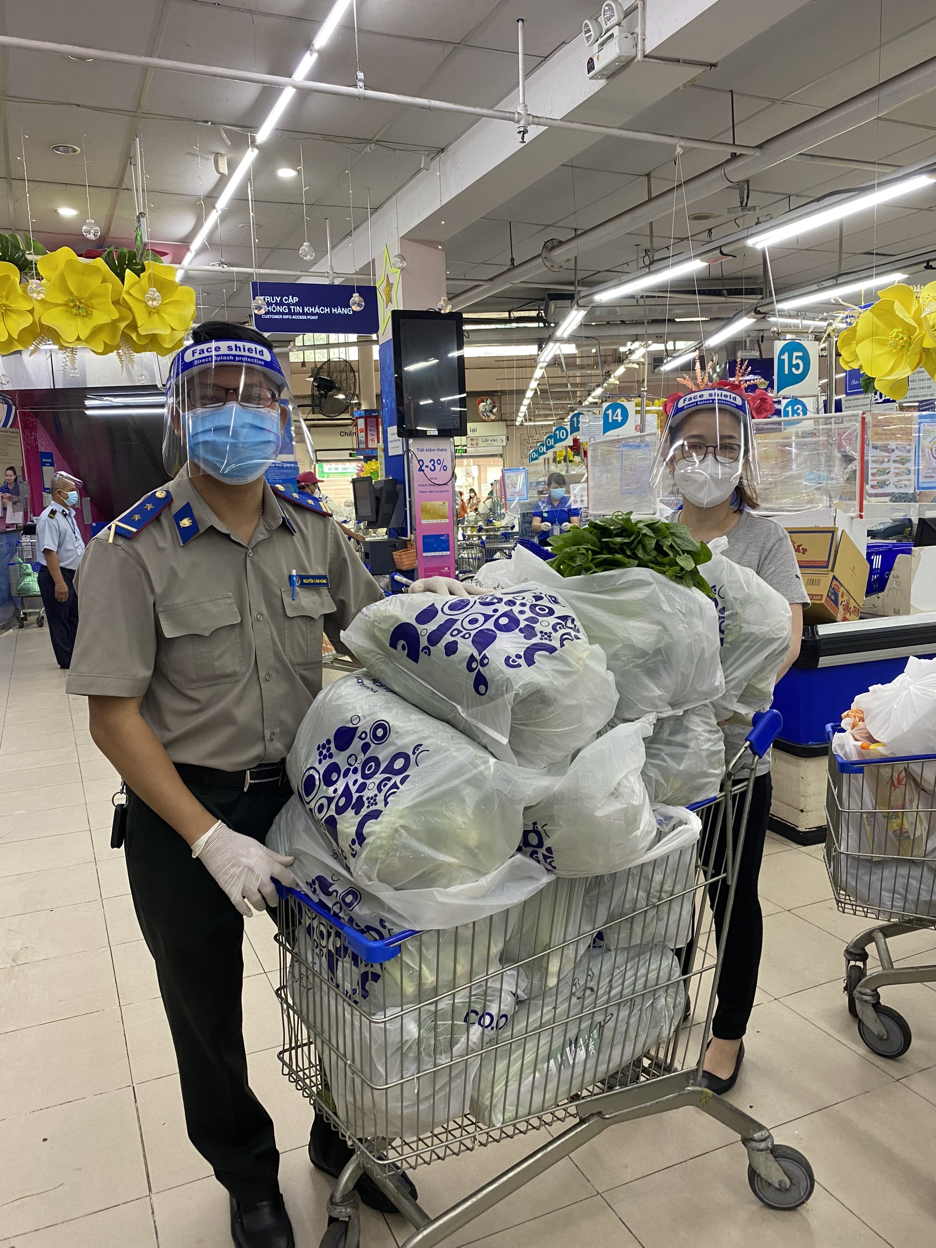 CHI CỤC THI HÀNH ÁN DÂN SỰ QUẬN 1 THAM GIA HỖ TRỢ CÔNG TÁC PHÒNG, CHỐNG DỊCH COVID-19 TẠI ĐỊA PHƯƠNG