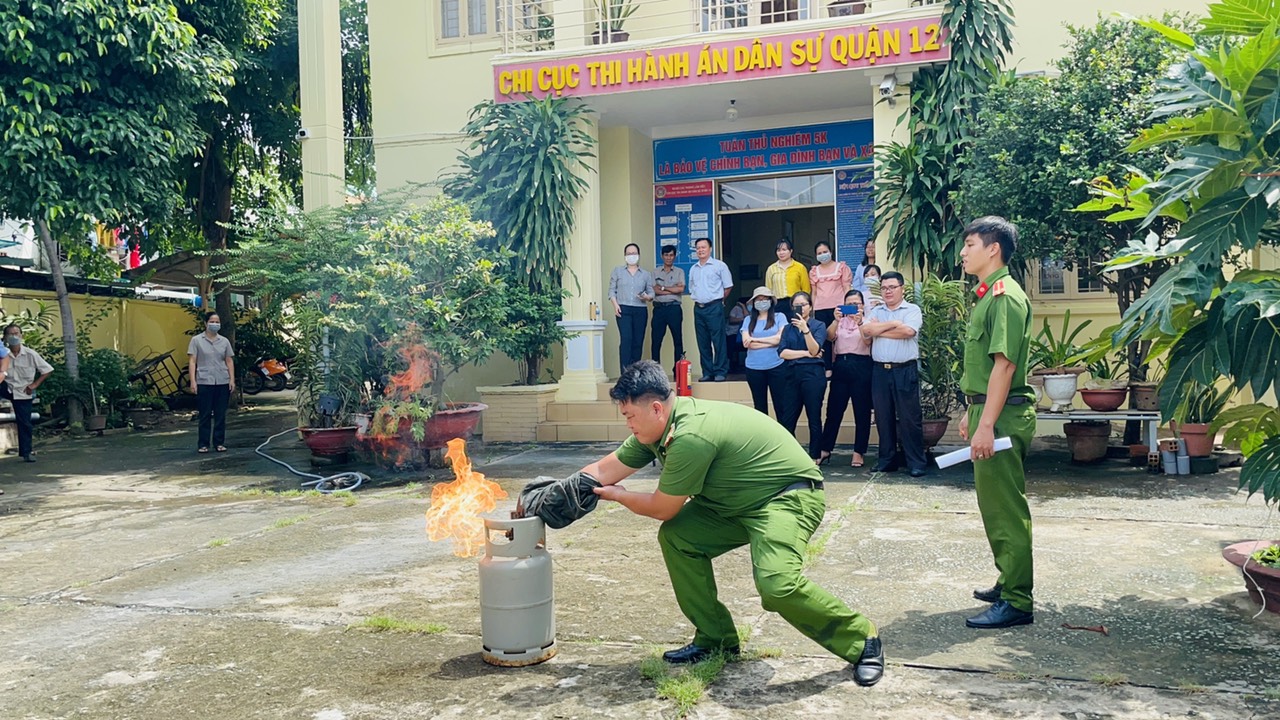 Quận 12:  Chi cục THADS diễn tập phương án phòng cháy, chữa cháy.