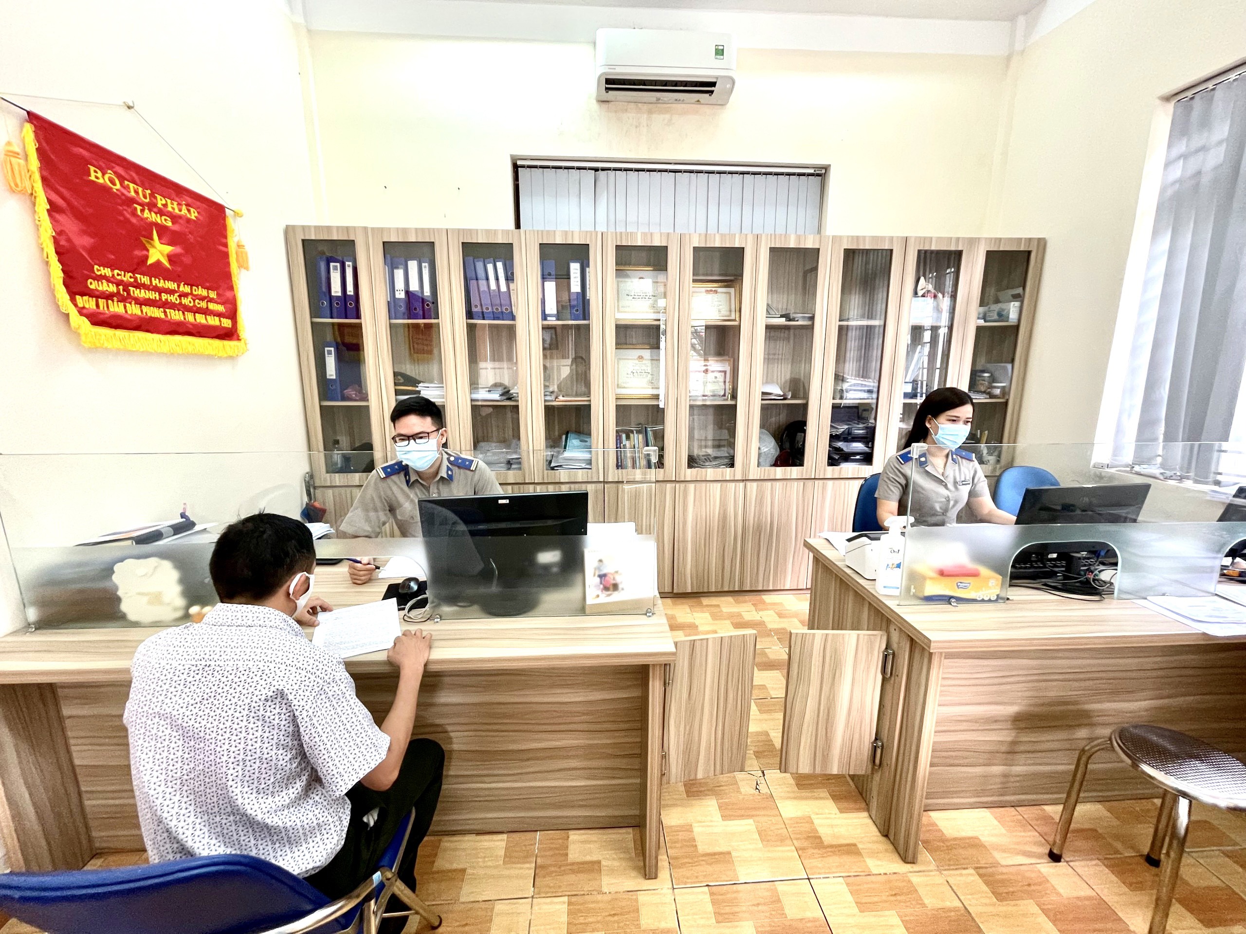 Thi hành án dân sự Quận 1:  Thi đua hoàn thành xuất sắc nhiệm vụ được giao