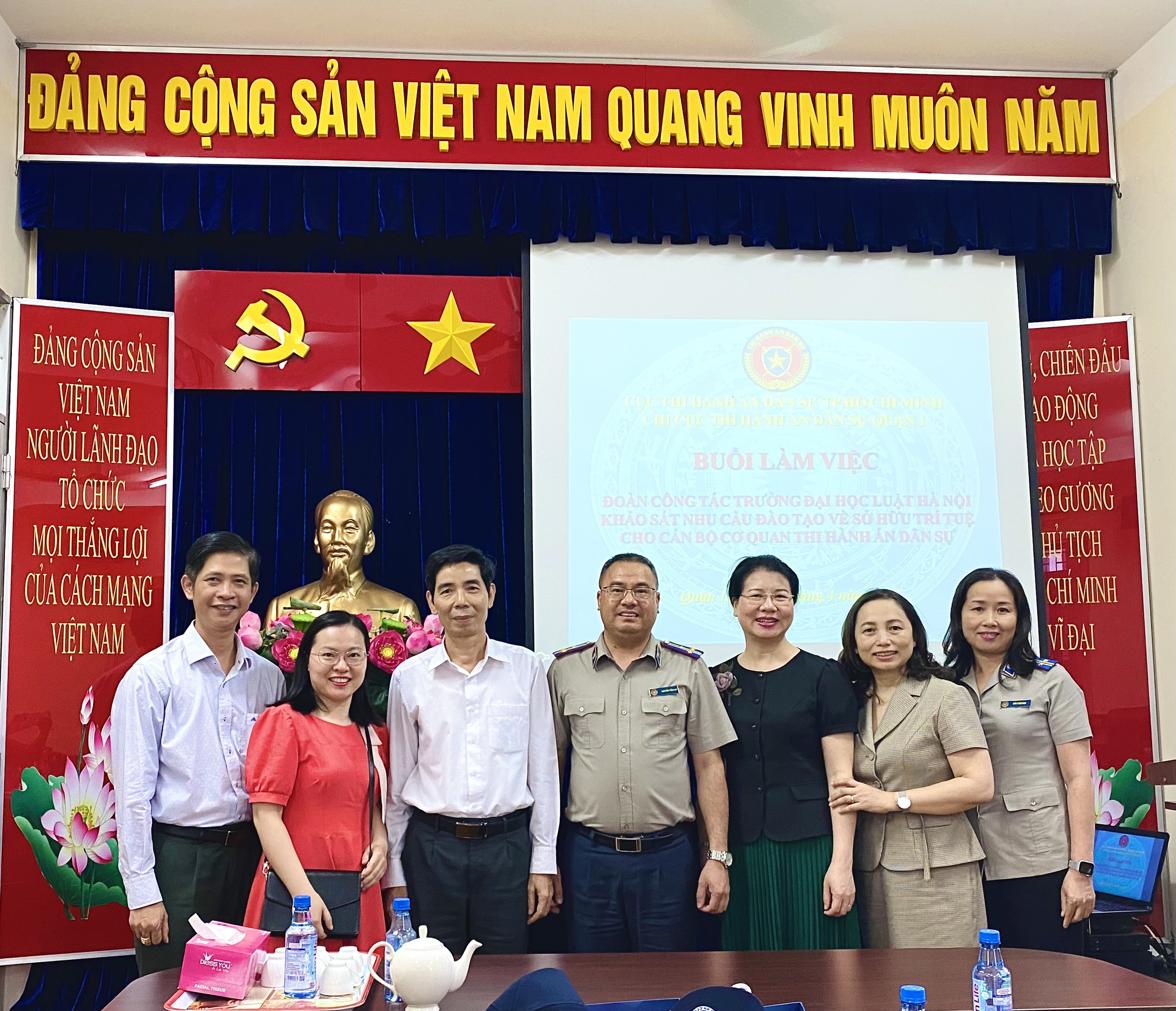 Chi cục THADS Quận 1: Làm việc với Đoàn khảo sát của Trường Đại học Luật Hà Nội