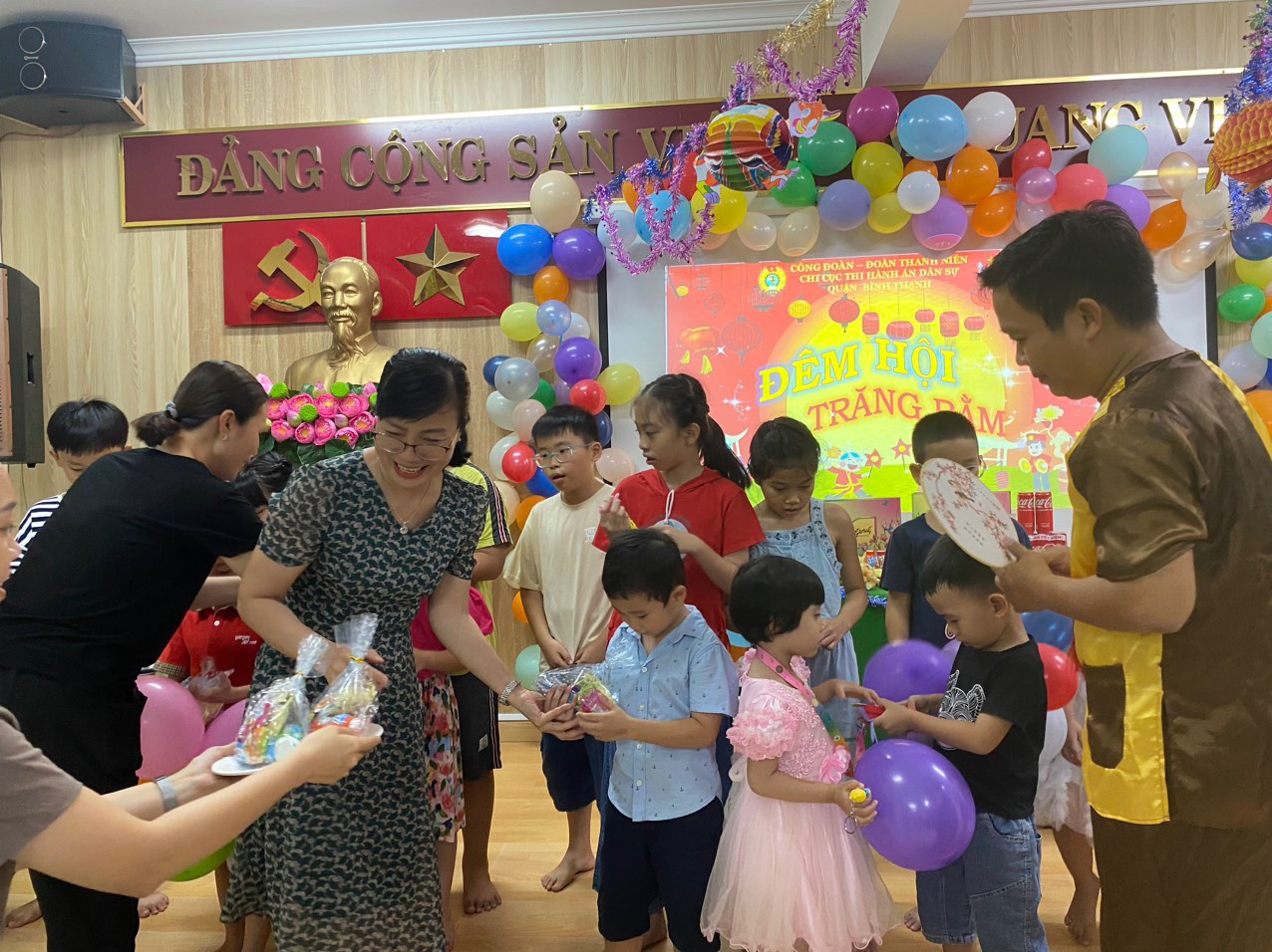 Chi cục Bình Thạnh: Đêm hội Trăng Rằm- Rước đèn Trung thu