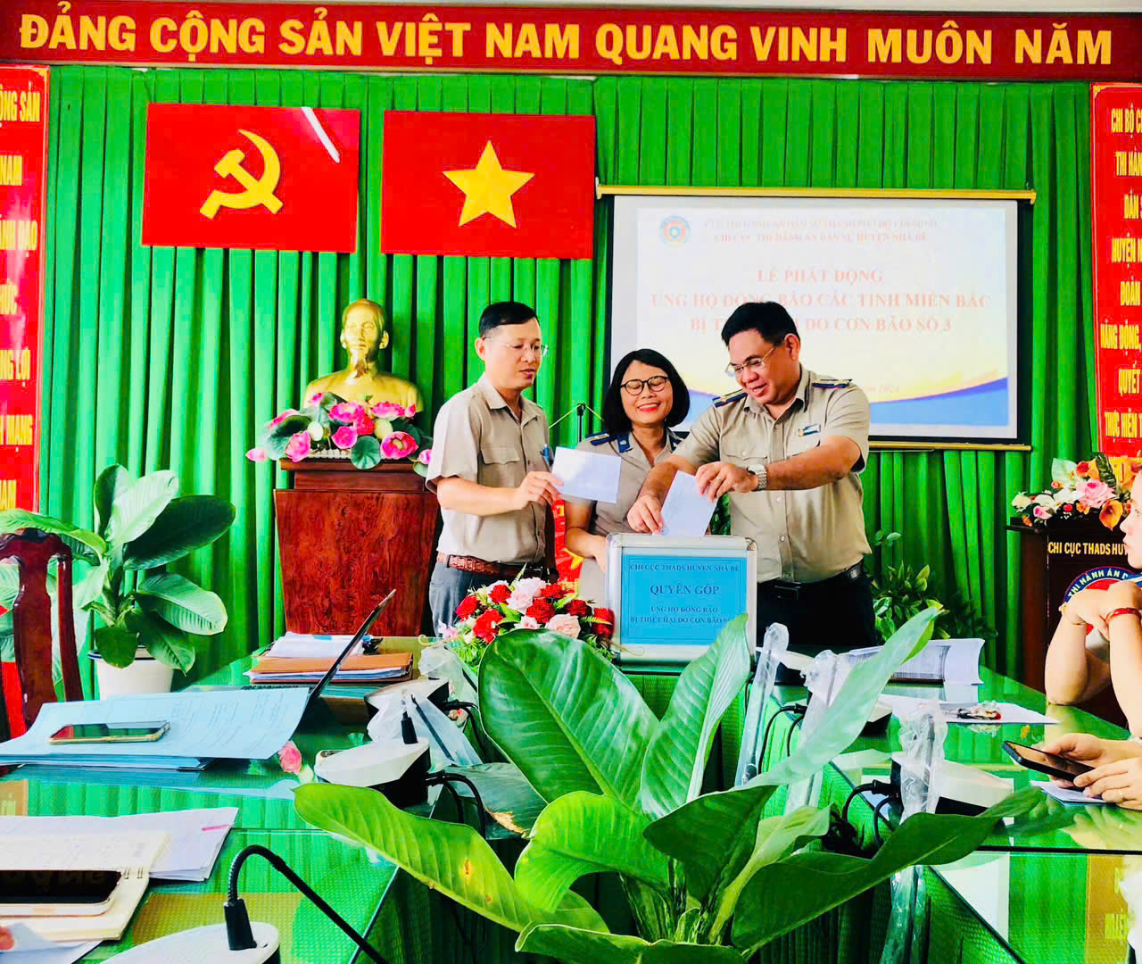 Nhà Bè: Chi cục phát động quyên góp, ủng hộ đồng bào khắc phục hậu quả lũ, Bão số 3