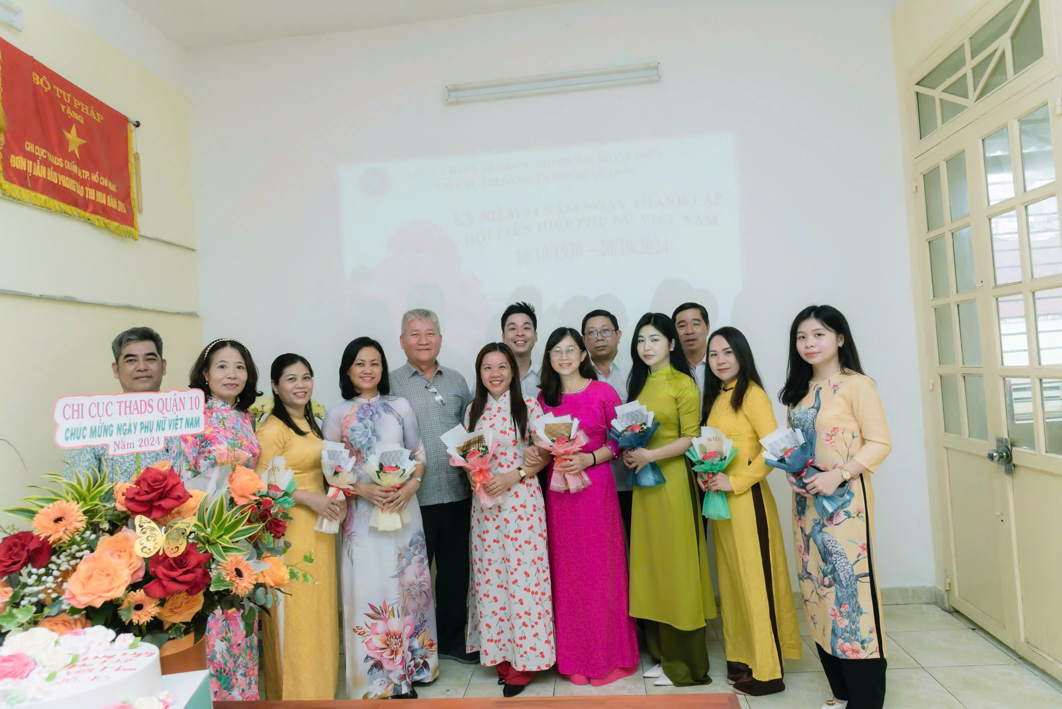 Chi cục Quận 10: Gặp mặt chào mừng ngày 20/10