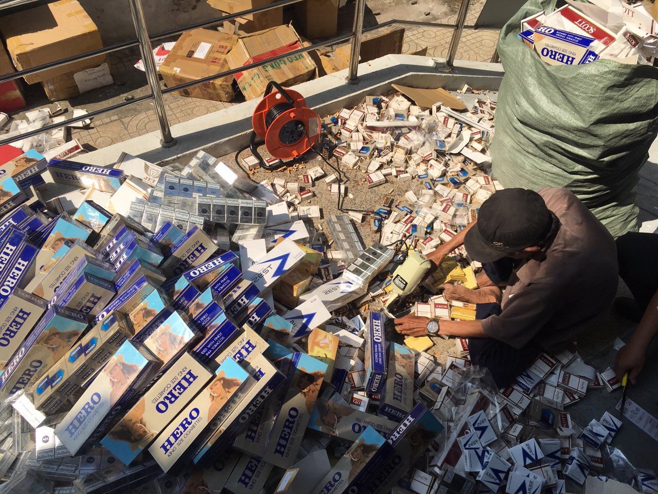 Tân Bình: Chi cục Thi hành án dân sự tổ chức tiêu hủy tang vật