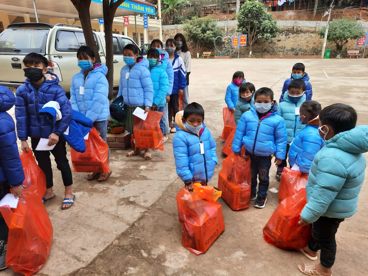 Chi đoàn Cục Thi hành án dân sự tỉnh Sơn La tham gia chương trình “Hành quân xanh” tình nguyện hè năm 2020