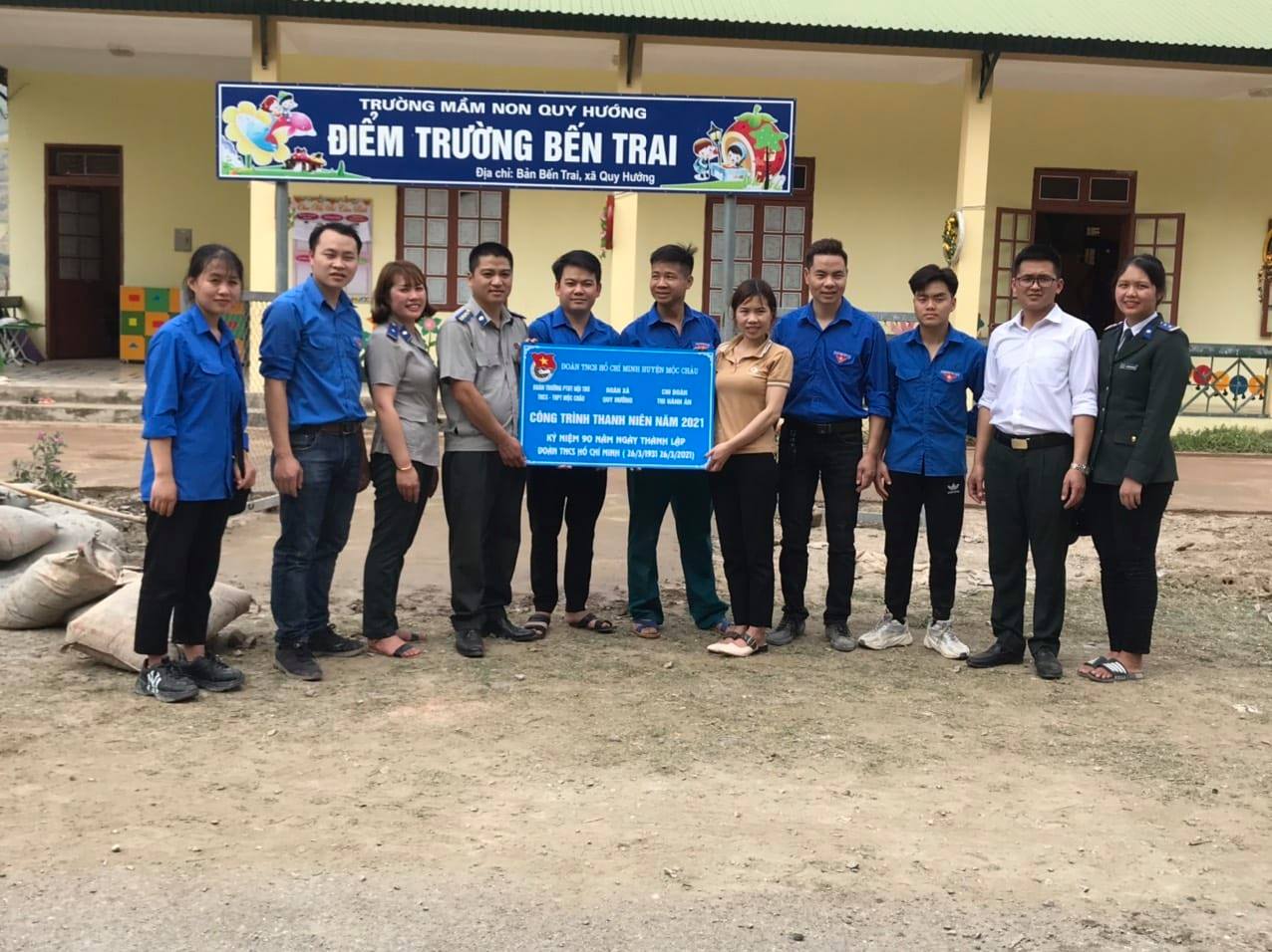 Chi Đoàn Chi cục Thi hành án dân sự huyện Mộc Châu trao tặng công trình thanh niên năm 2021