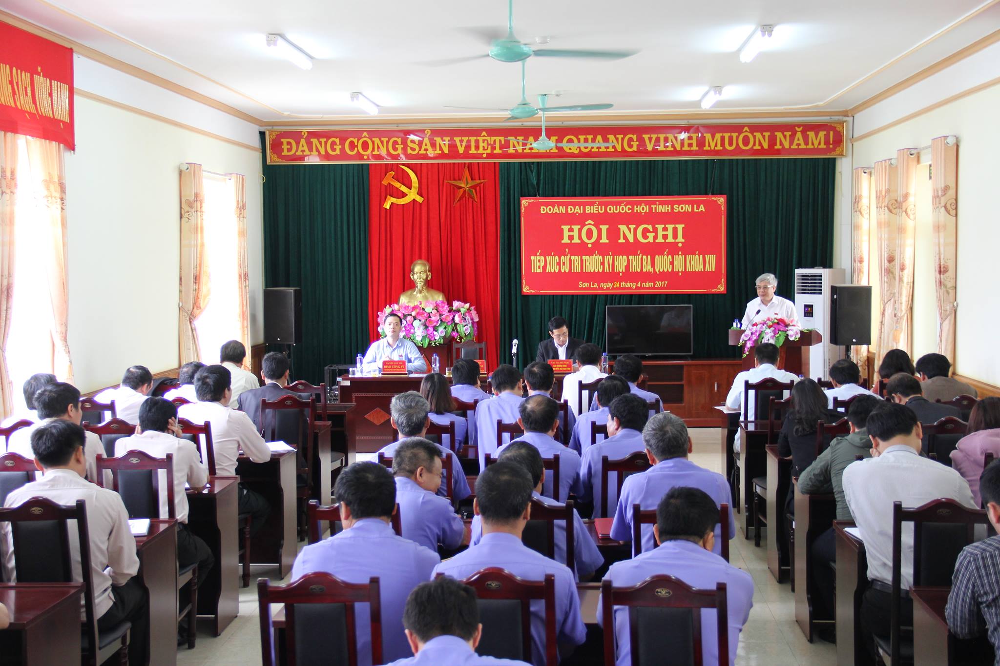 Đoàn đại biểu Quốc hội tỉnh Sơn La tiếp xúc cử tri tại Cục Thi hành án dân sự tỉnh Sơn La