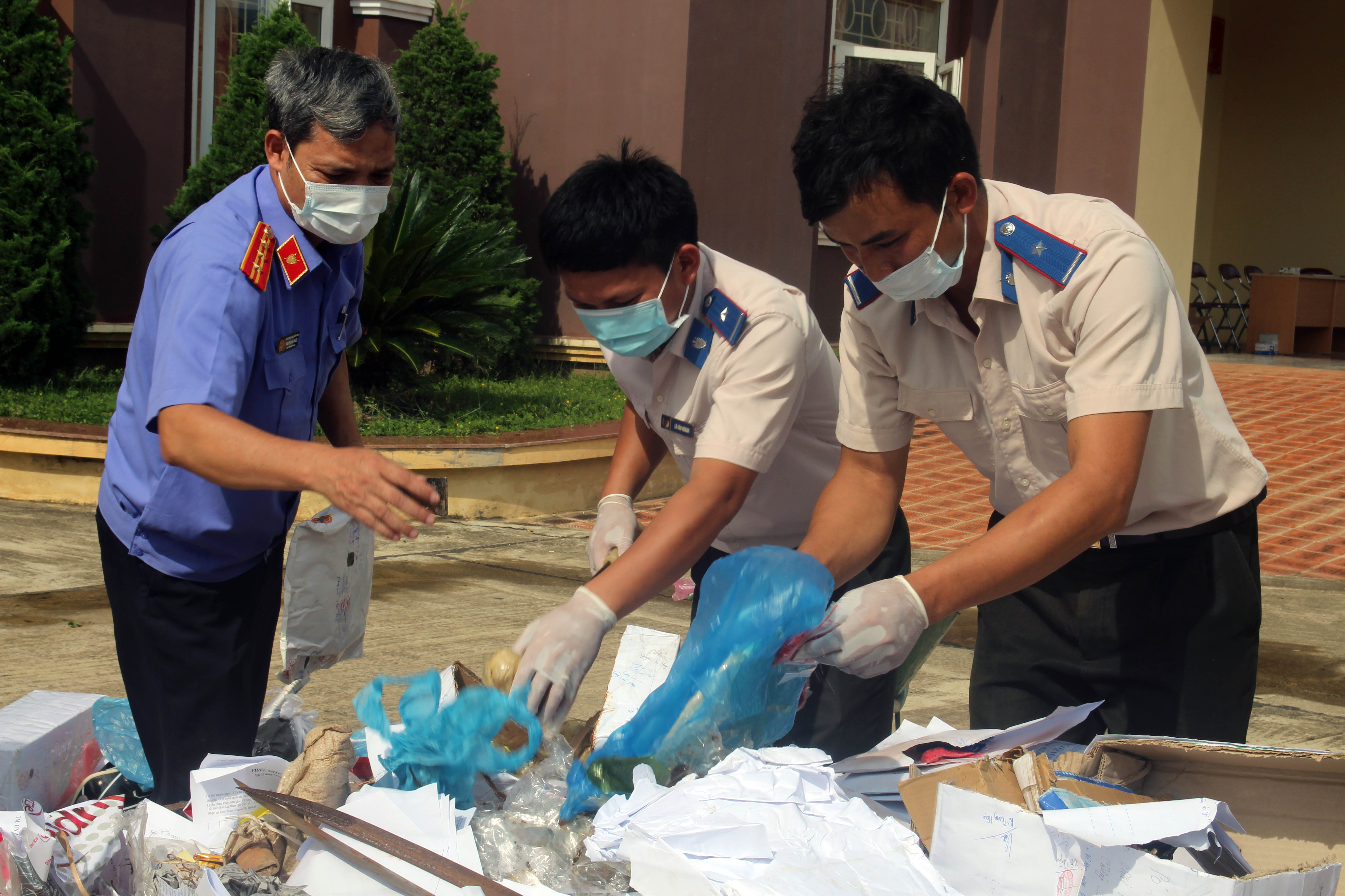 Cục Thi hành án dân sự tỉnh Sơn La tổ chức tiêu hủy hơn 21 kg ma túy các loại trong đợt tiêu hủy vật chứng ngày 22/6/2017.