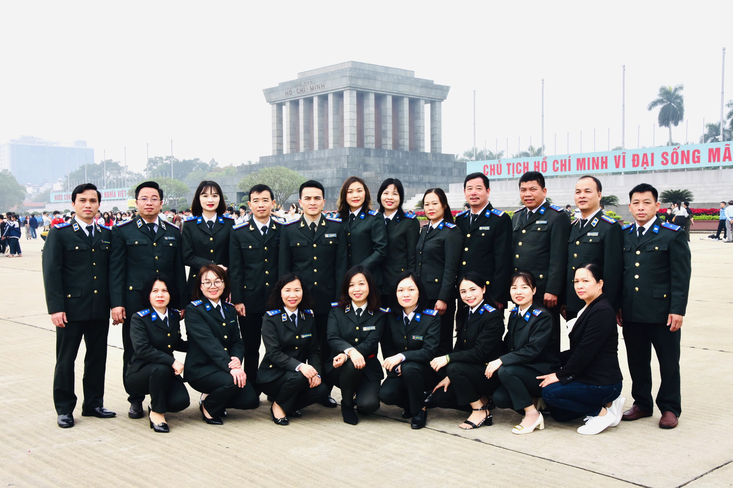 Chi bộ Cục thi hành án dân sự tỉnh Lạng Sơn tổ chức sinh hoạt chuyên đề “Học tập truyền thống cách mạng, giáo dục chính trị, tư tưởng cho đảng viên, công chức, người lao động tại Khu di tích Chủ tịch Hồ Chí Minh”