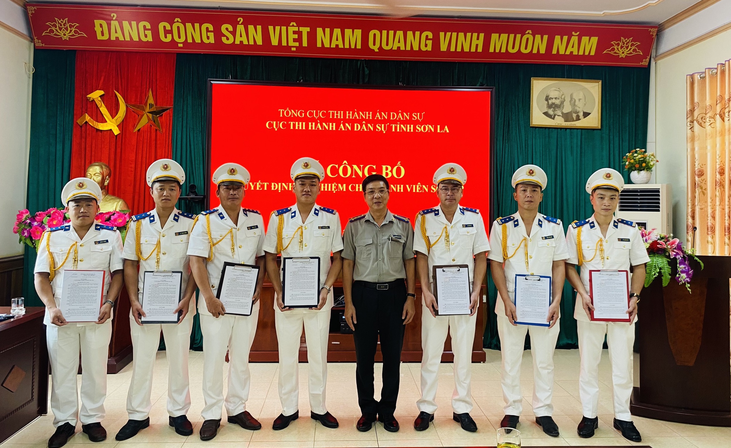 Cục THADS tỉnh Sơn La công bố và trao quyết định bổ nhiệm  Chấp hành viên sơ cấp