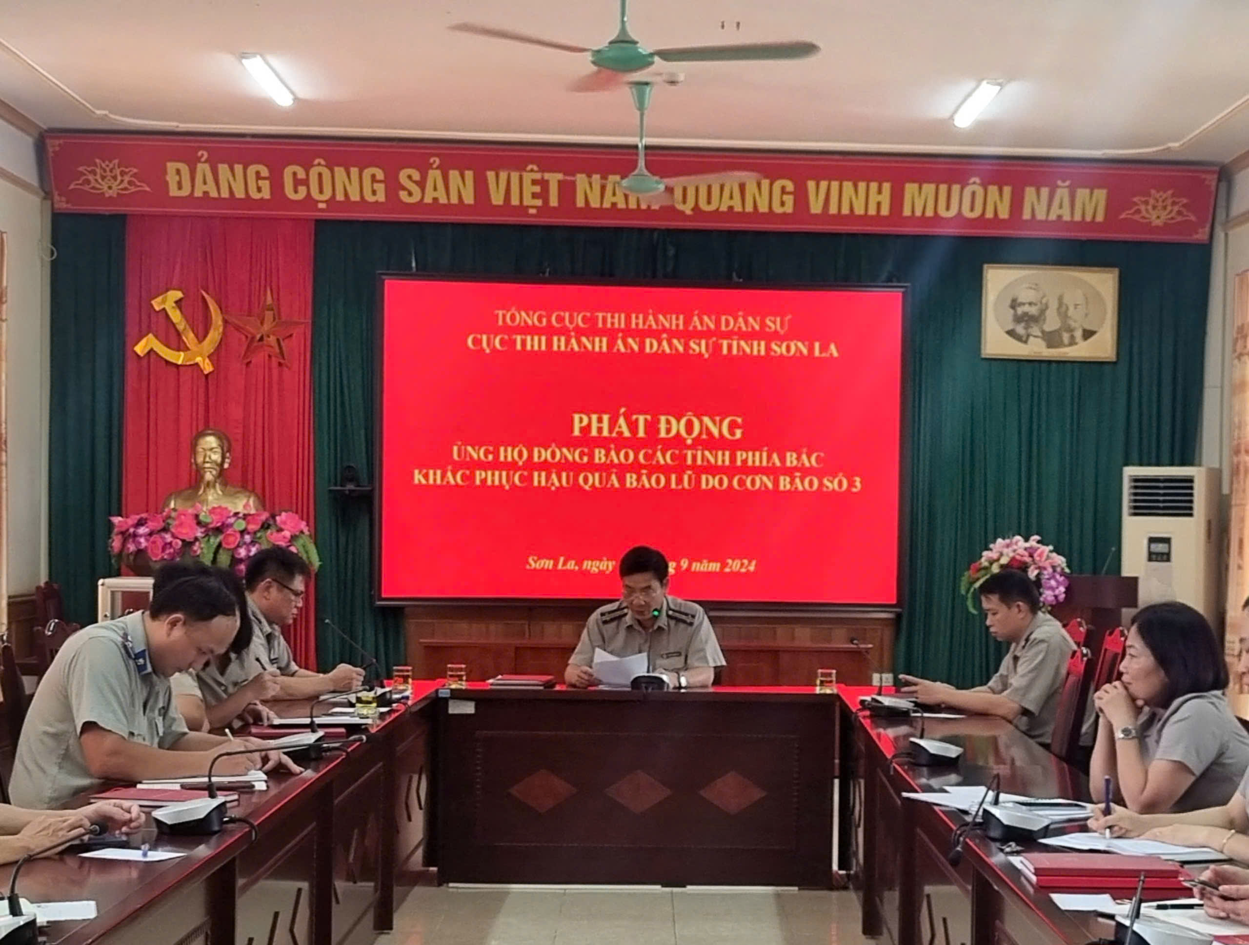 Cục Thi hành án dân sự tỉnh Sơn La chung tay ủng hộ đồng bào các tỉnh phía Bắc khắc phục hậu quả bão lũ do cơn bão số 3.