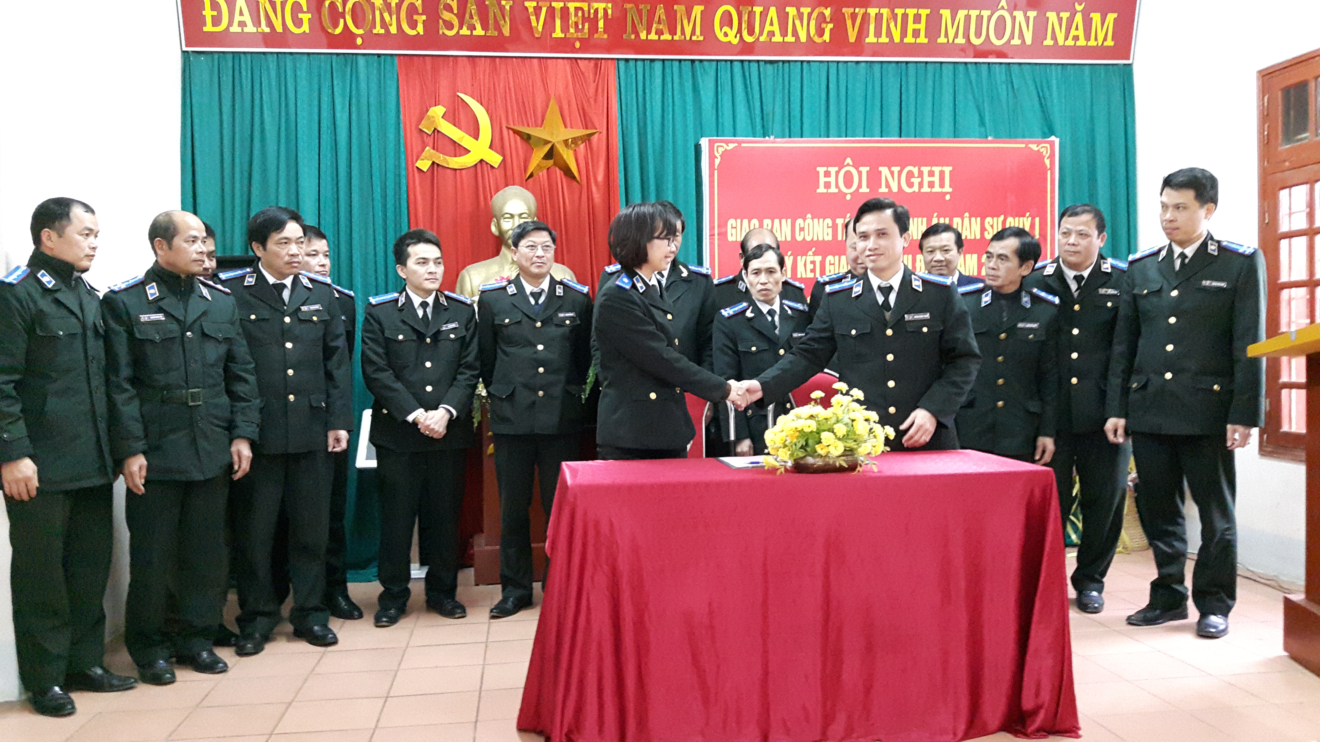 HỘI NGHỊ GIAO BAN CÔNG TÁC THI HÀNH ÁN DÂN SỰ QUÝ I VÀ KÝ KẾT GIAO ƯỚC THI ĐUA NĂM 2016