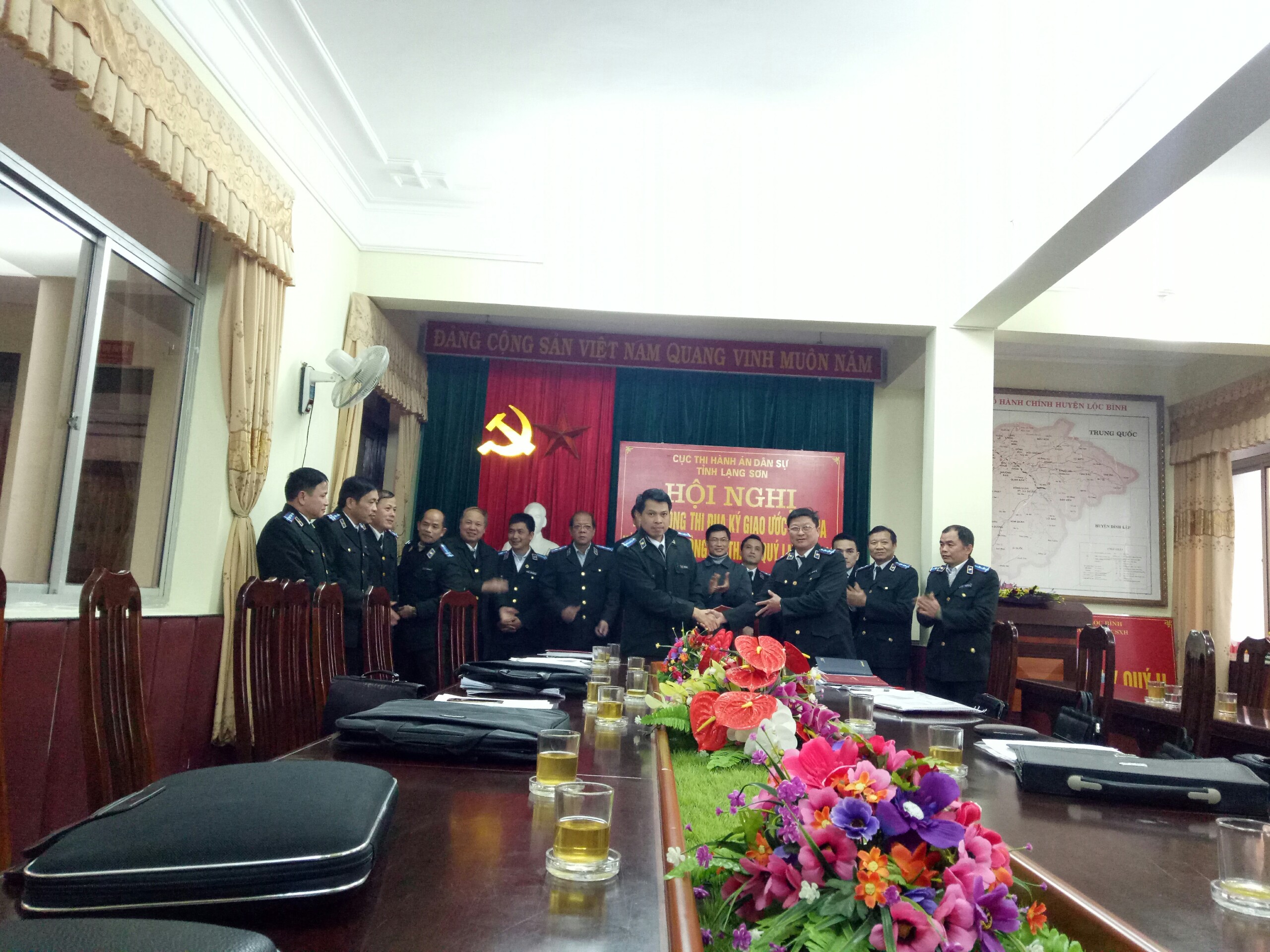 Đổi mới trong công tác lãnh đạo, chỉ đạo, điều hành theo phương châm “hướng về cơ sở”, kịp thời hướng dẫn, tháo gỡ khó khăn, vướng mắc của cơ sở