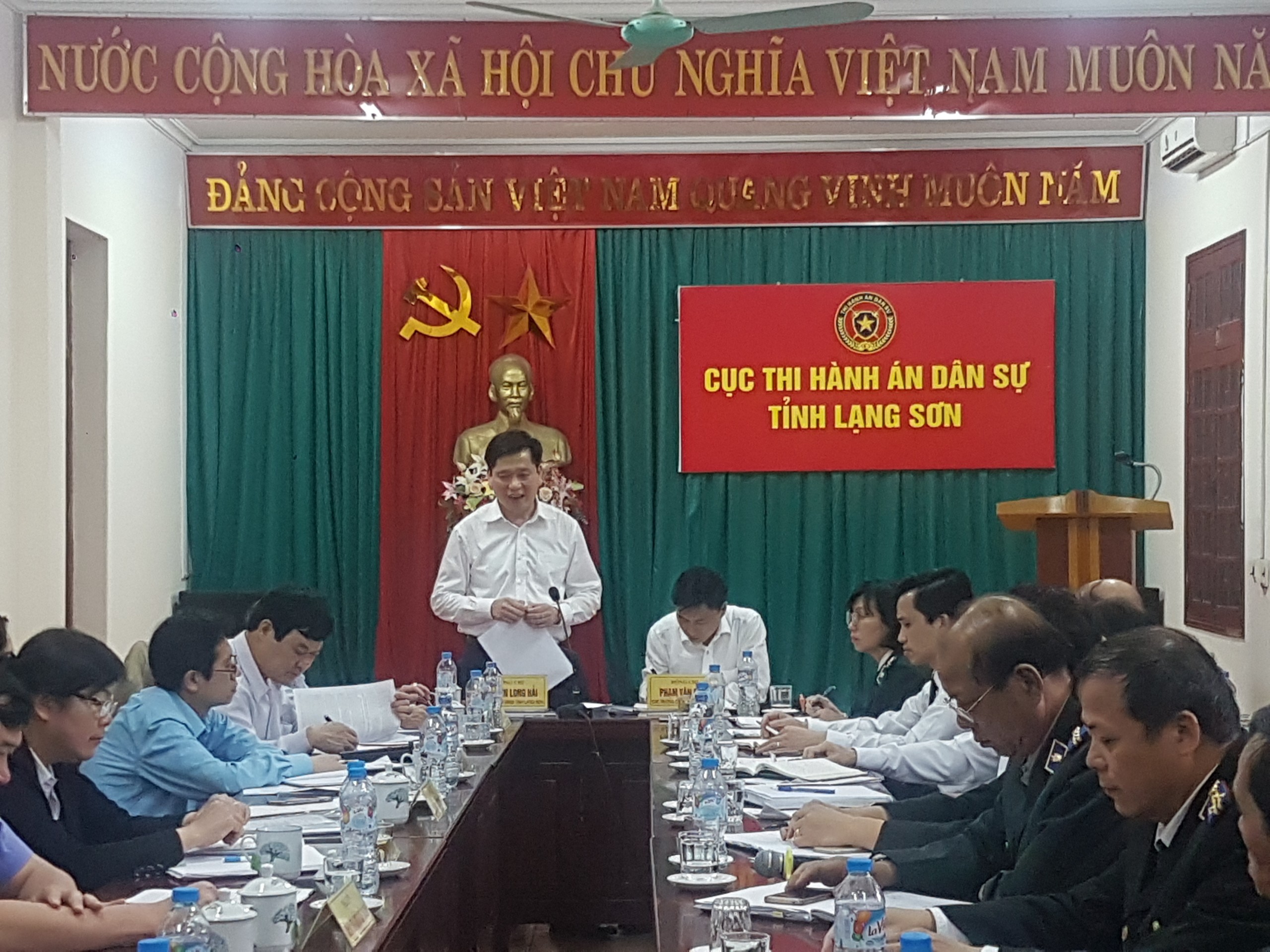 Tiếp tục đổi mới công tác lãnh đạo, chỉ đạo, điều hành; phấn đấu đạt và vượt các chỉ tiêu được giao năm 2018