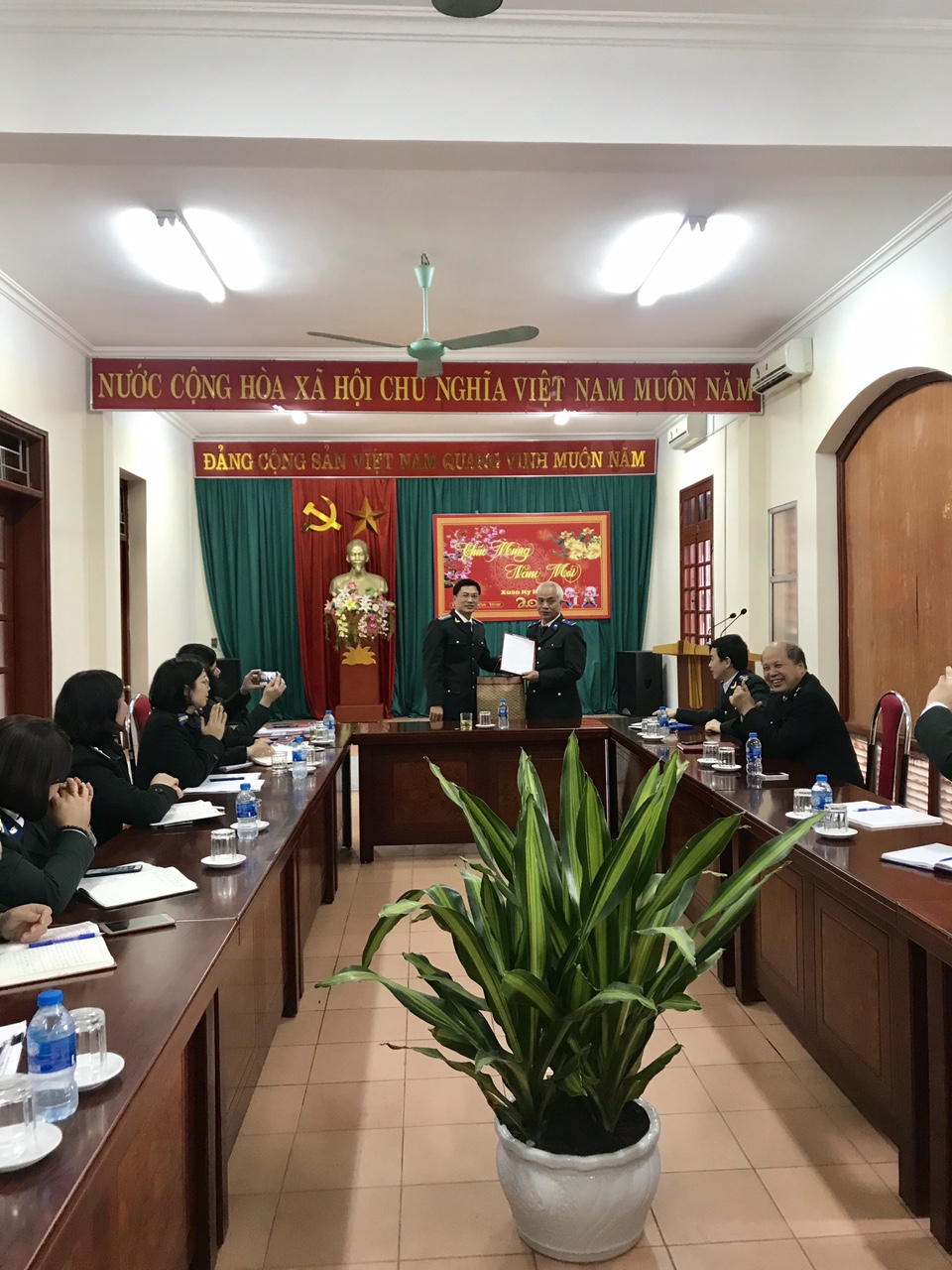 Công bố Quyết định nghỉ hưu theo chính sách tinh giản biên chế