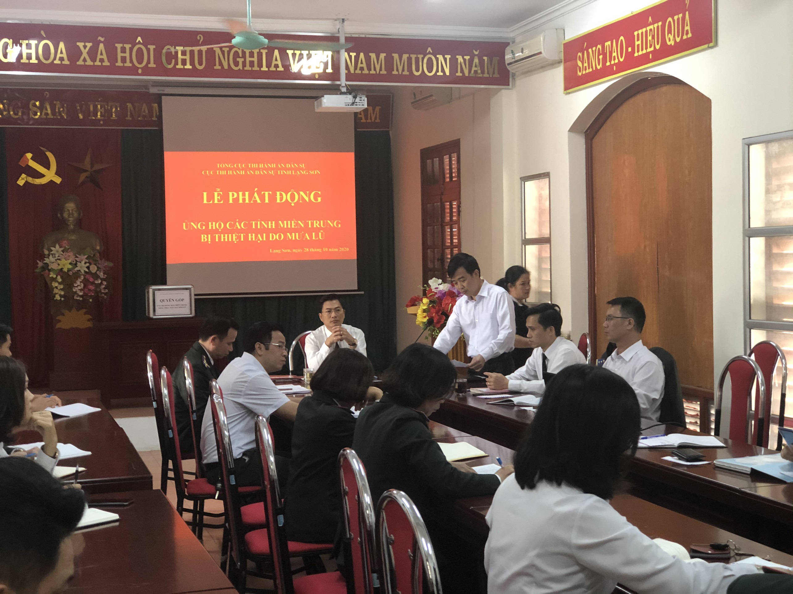 Lễ phát động quyên góp ủng hộ đồng bào  miền Trung bị ảnh hưởng bởi mưa lũ năm 2020