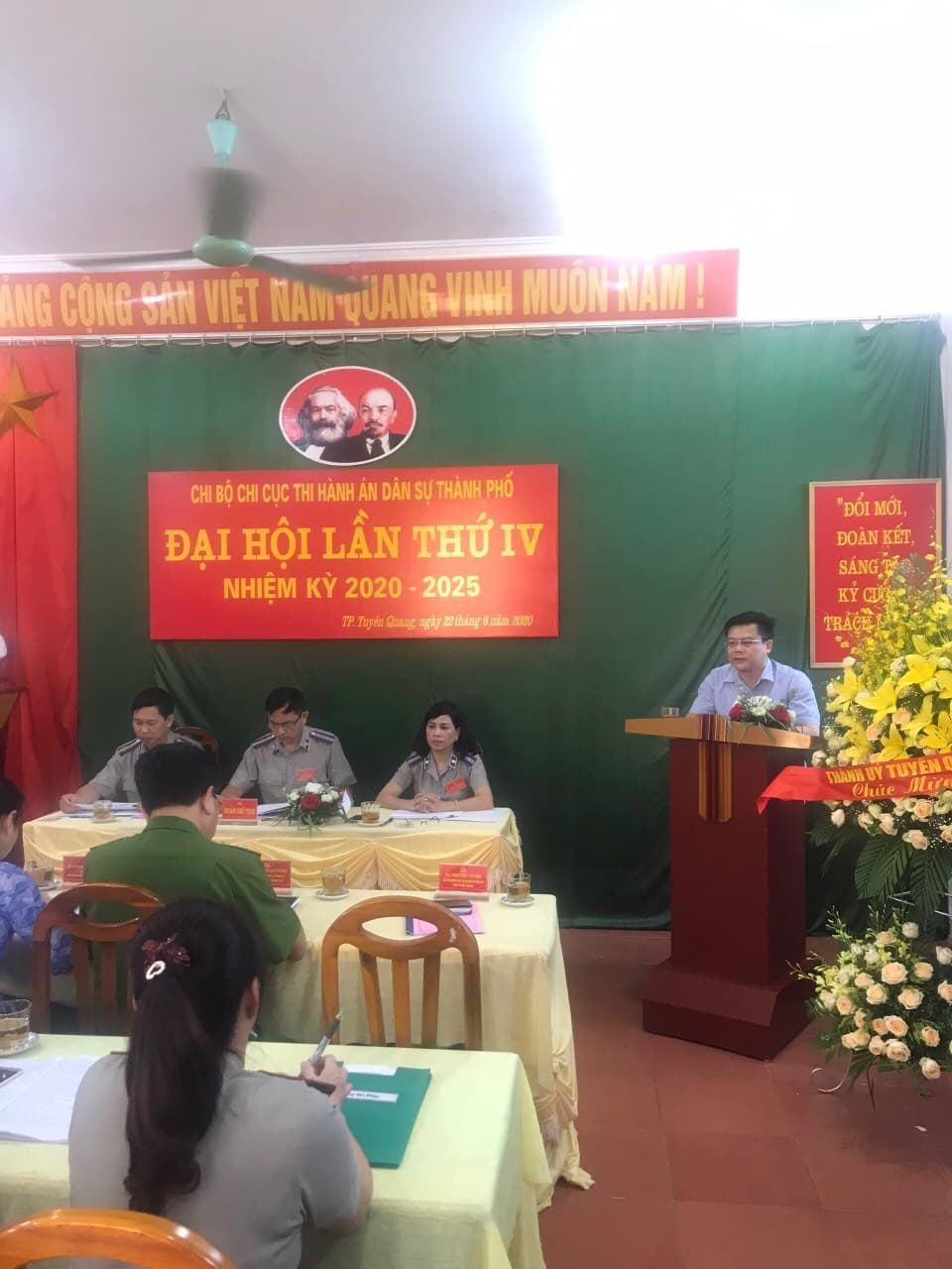 Ban Chấp hành Công đoàn Chi cục Thi hành án dân sự thành phố phối hợp với Ban chấp hành Công đoàn Tòa án nhân dân thành phố tổ chức giao lưu, gặp mặt nhân dịp kỷ niệm 107 năm ngày Quốc tế phụ nữ 8/3 và khởi nghĩa Hai Bà Trưng