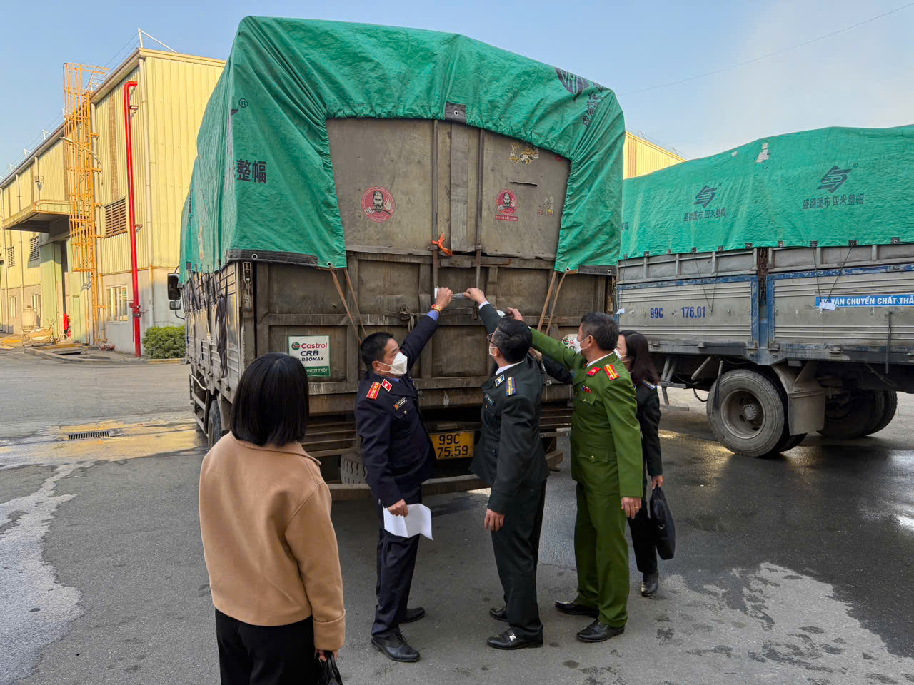 Thi hành án dân sự tỉnh lạng sơn tổ chức tiêu huỷ số lượng lớn vật chứng là đồ điện tử trong vụ án về xâm phạm quyền sở hữu công nghiệp