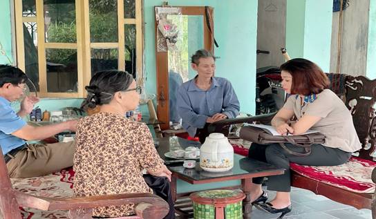 Chi đoàn Chi cục Thi hành án dân sự Hàm Yên kết hợp với Đoàn thanh niên xã Bạch Xa, Đoàn thanh niên Công an huyện thăm, tặng quà gia đình chính sách trên địa bàn huyện.