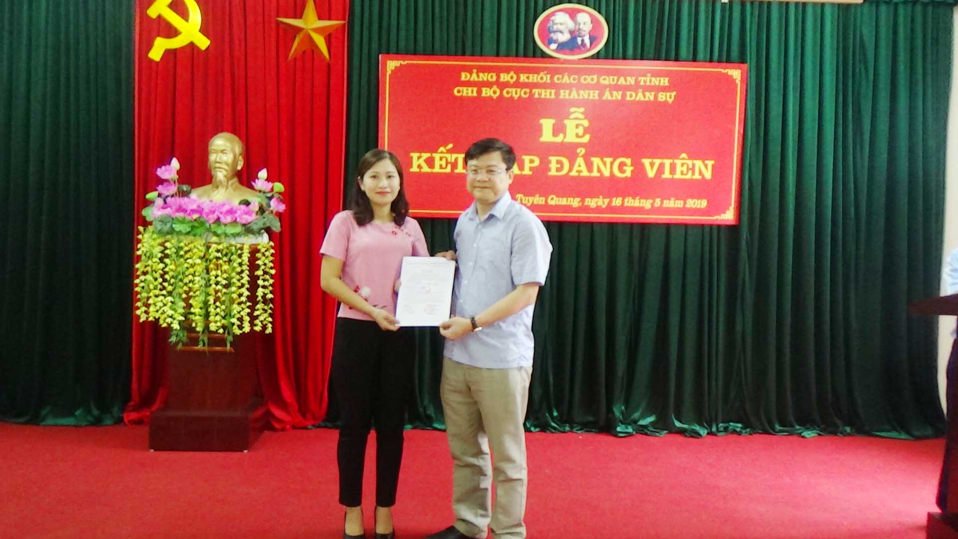 Chi bộ Cục Thi hành án dân sự tổ chức Lễ kết nạp đảng viên mới