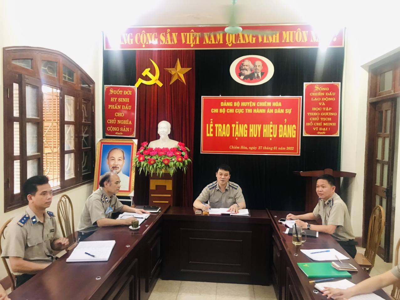 Chi bộ Chi cục THADS huyện Chiêm Hoá tổ chức sinh hoạt chuyên đề quý I năm 2022