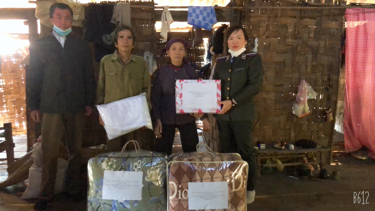 Lãnh đạo Chi cục Thi hành án dân sự huyện Bình Gia tổ chức thăm hỏi động viên gia đình có hoàn cảnh khó khăn trên địa bàn huyện