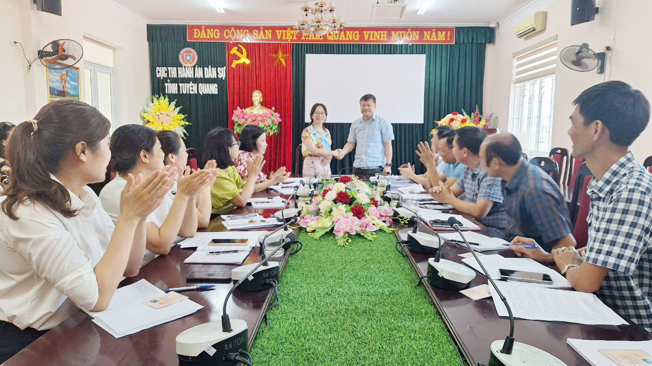 Ký Quy chế phối hợp công tác giữa Chi ủy Chi bộ Cục  và Lãnh đạo Cục Thi hành án dân sự