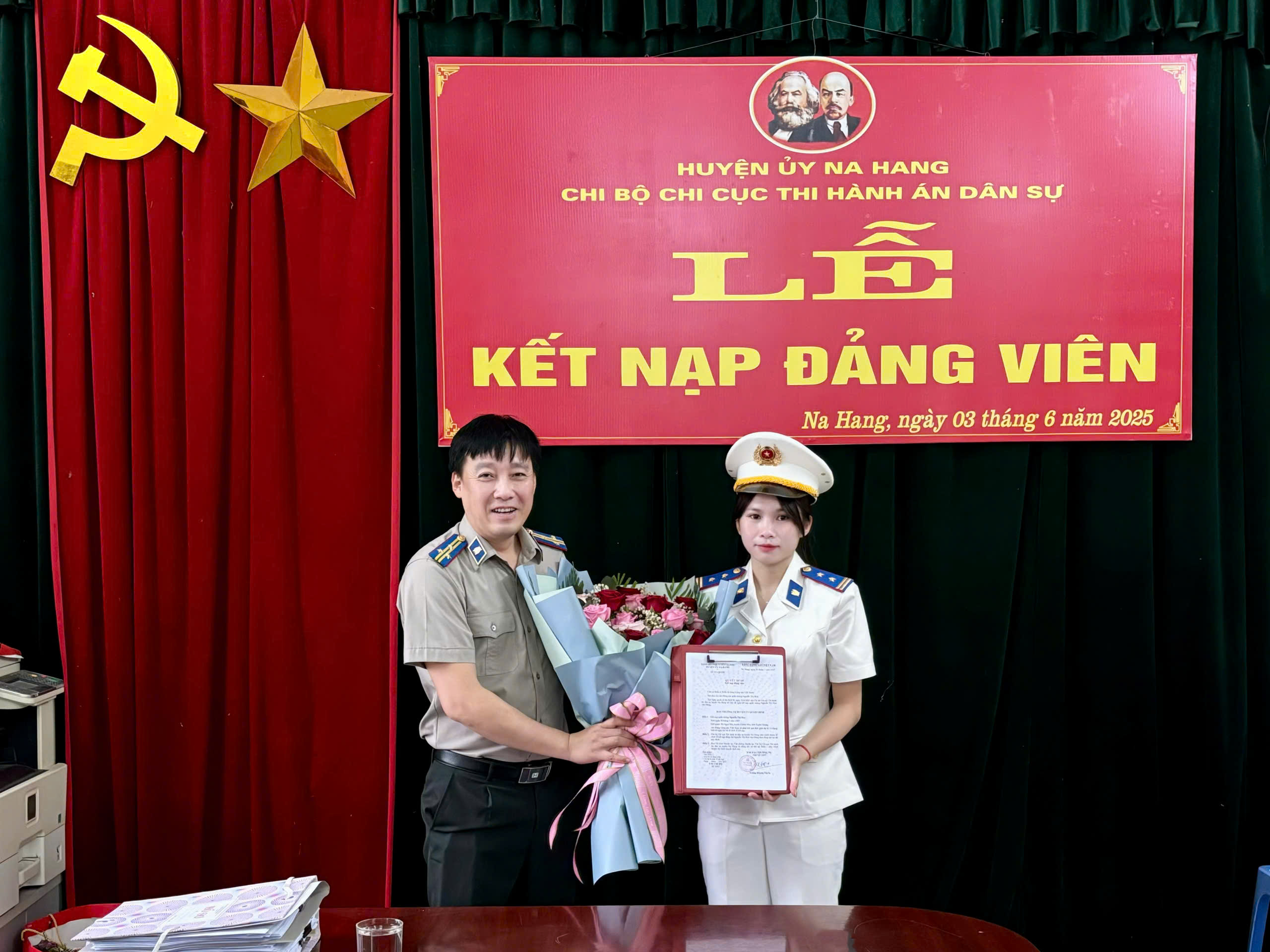 Chi bộ Chi cục THADS huyện Na Hang tổ chức Lễ kết nạp đảng viên