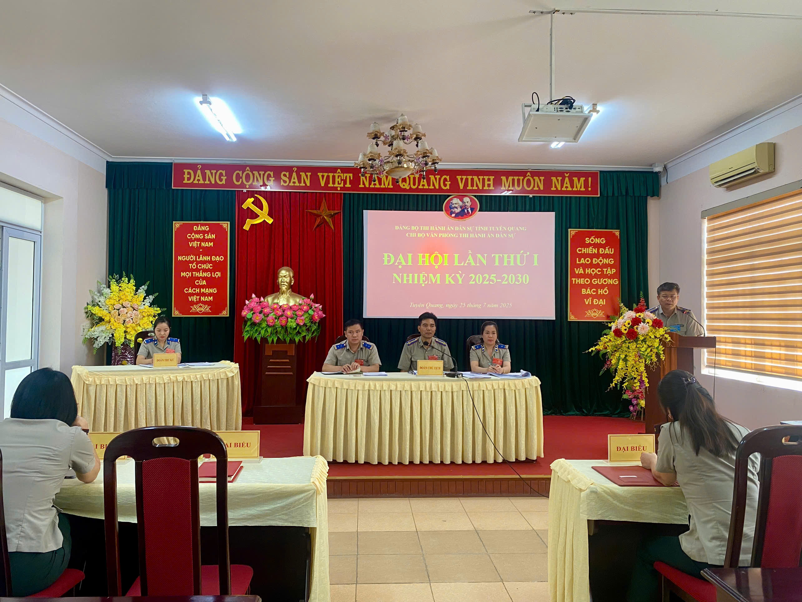 Đại hội các chi bộ trực thuộc Đảng bộ Thi hành án dân sự tỉnh Tuyên Quang nhiệm kỳ 2025 - 2030