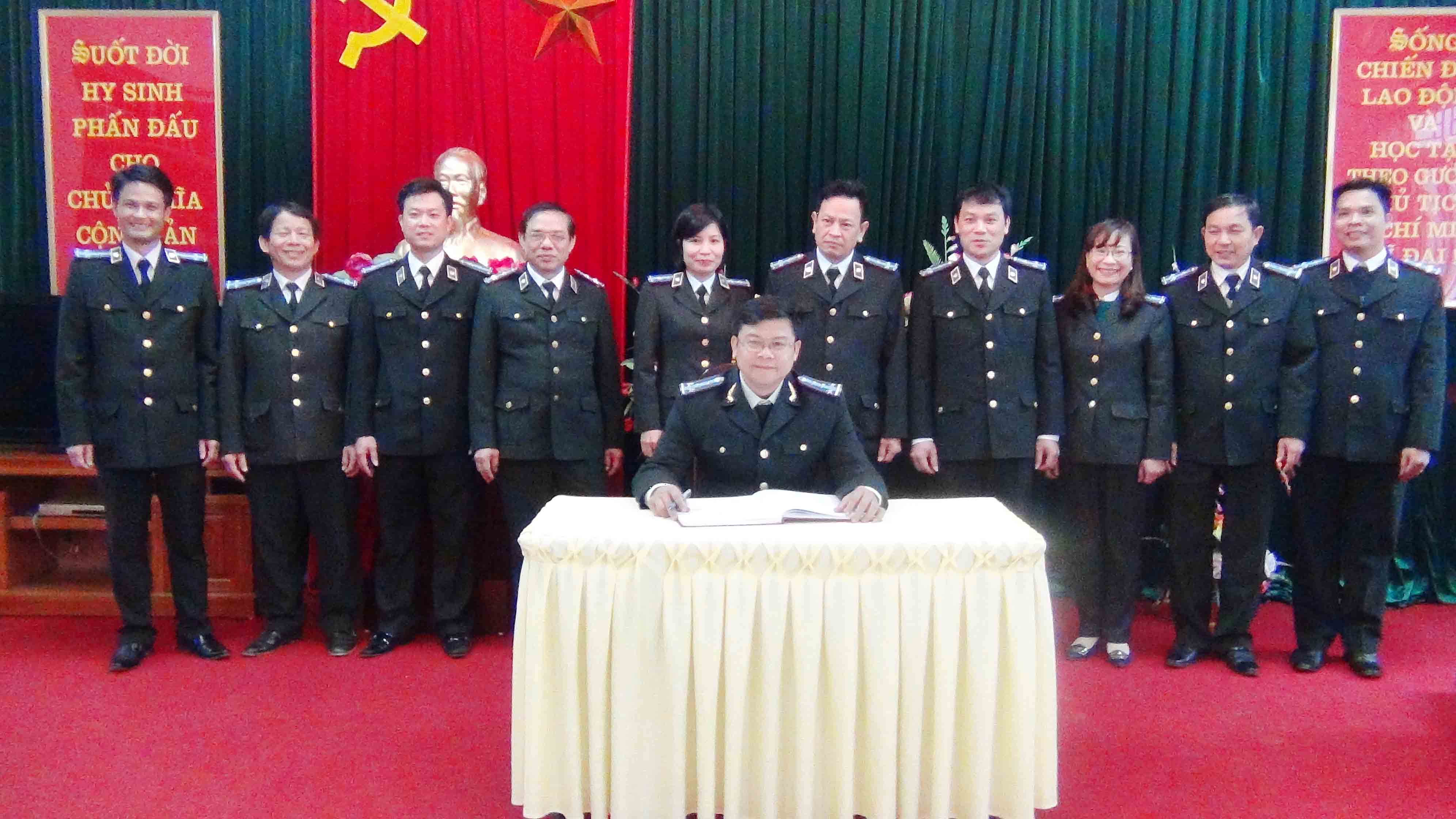 Phát động phong trào thi đua và ký giao ước thi đua năm 2016