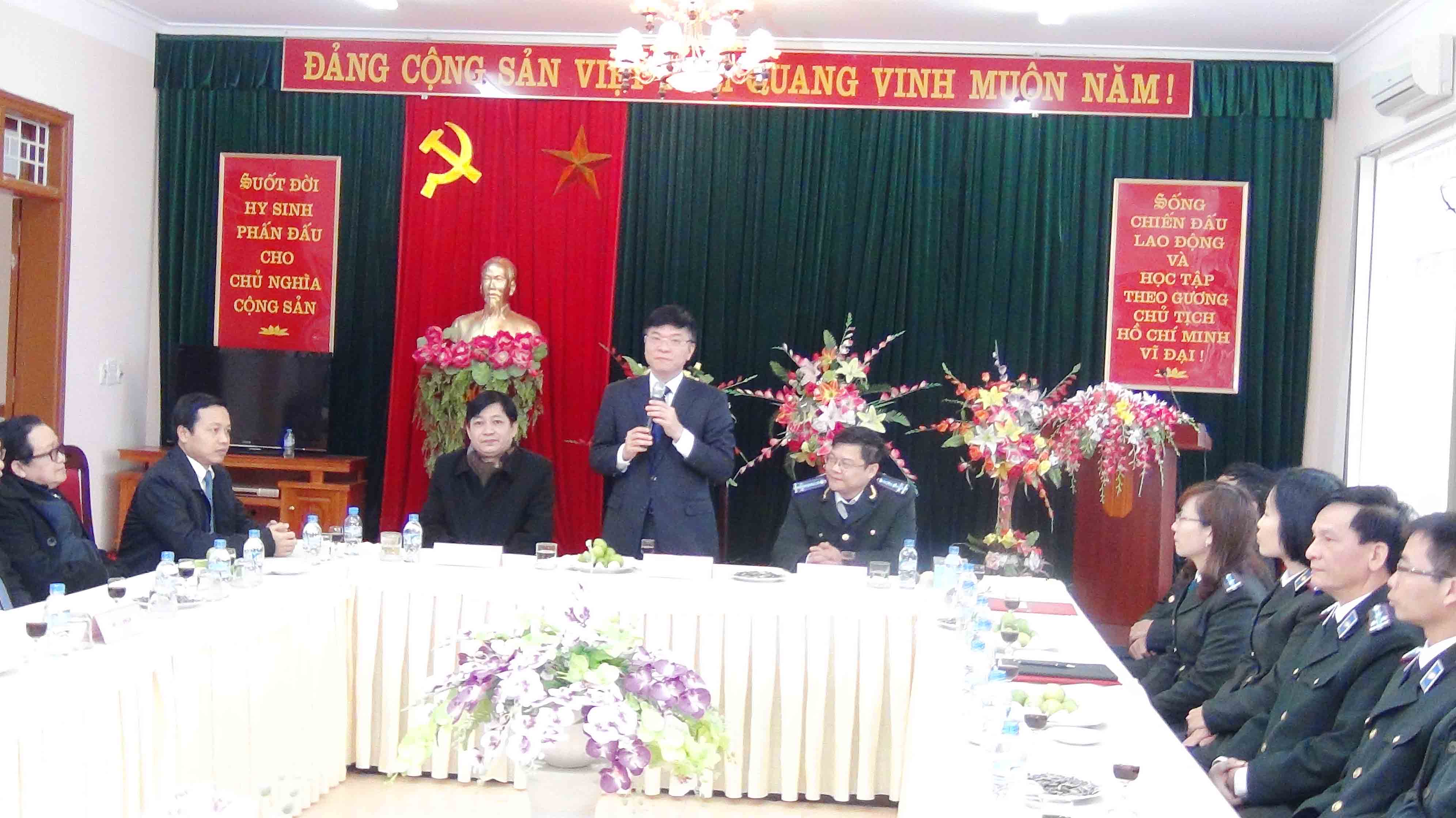 Thứ trưởng Bộ Tư pháp Lê Thành Long thăm, làm việc và chúc tết Cục Thi hành án dân sự tỉnh Tuyên Quang