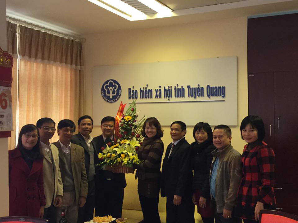 Cục thi hành án dân sự tỉnh chúc mừng Bảo hiểm xã hội tỉnh Tuyên Quang nhân kỷ niệm 21 năm thành lập ngành BHXH Việt Nam