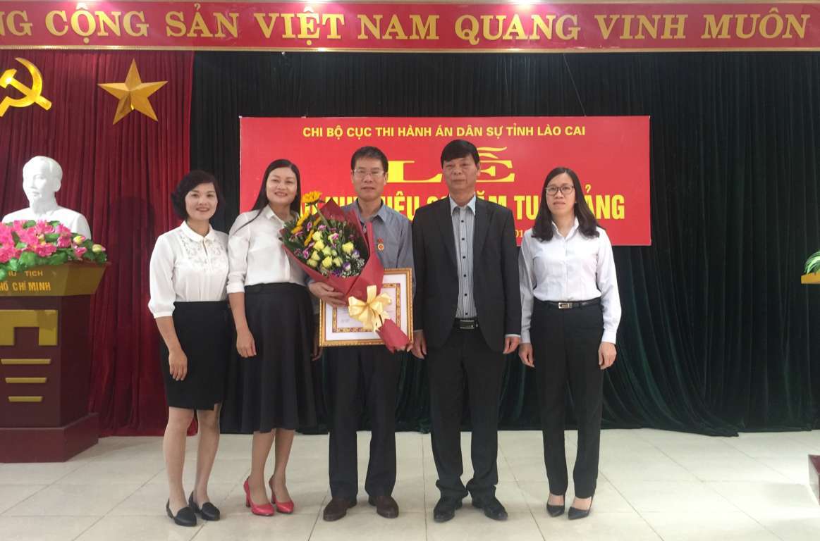 Lễ trao tặng Huy hiệu 30 năm tuổi Đảng  cho đồng chí Nguyễn Quốc Lâm - Phó cục trưởng Cục THADS