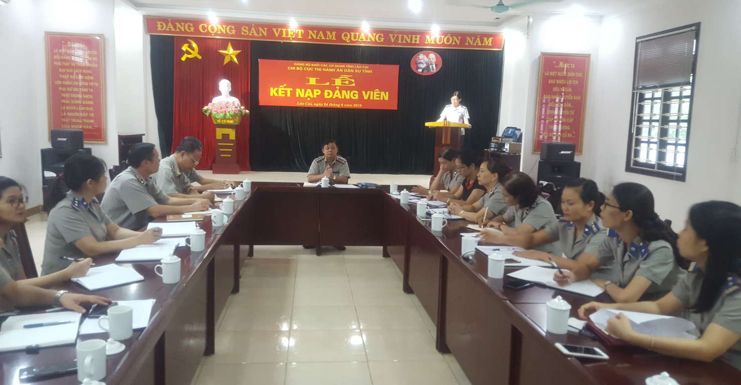 Chi bộ Cục Thi hành án dân sự tỉnh kết nạp đảng viên mới