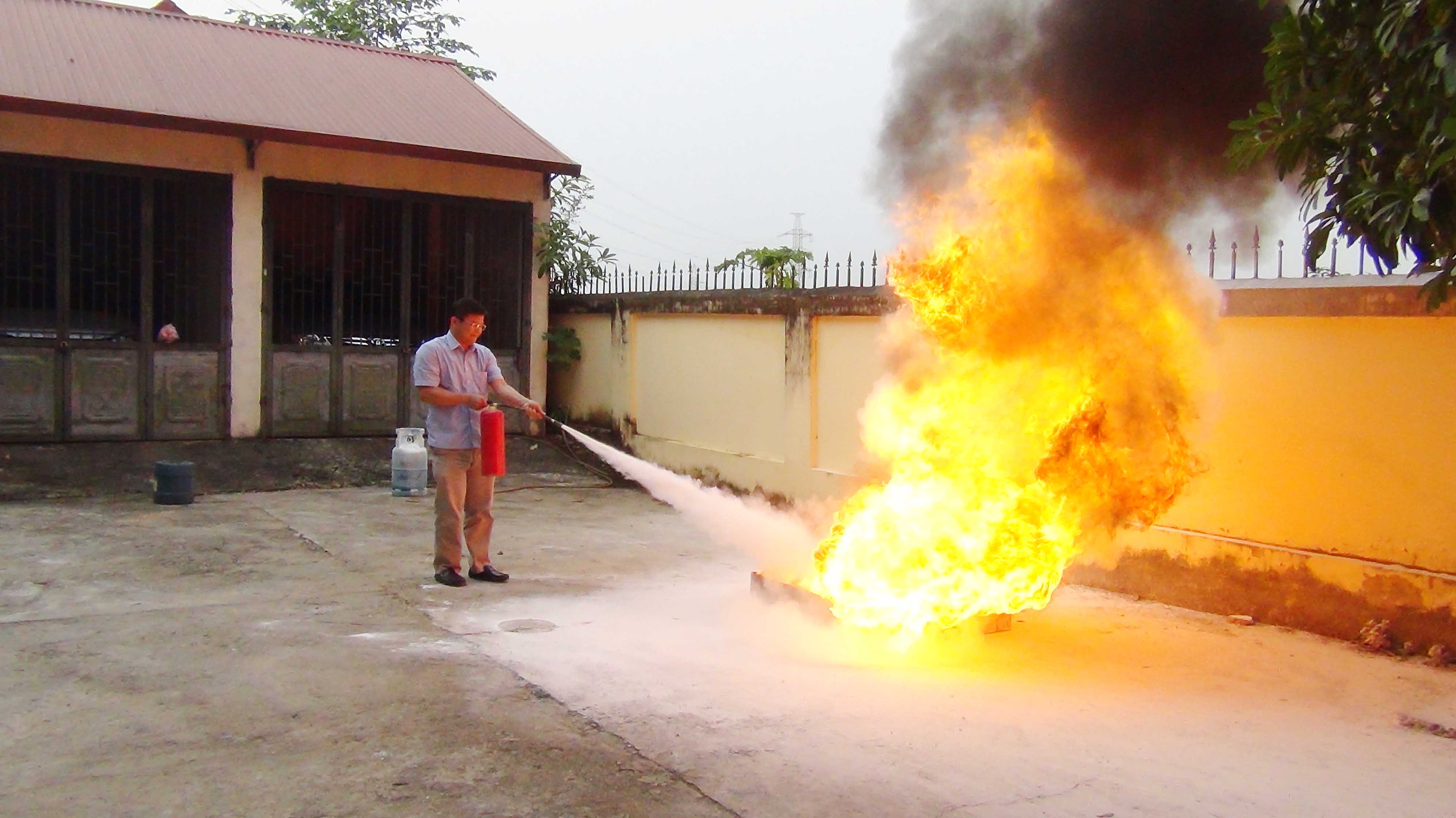 Tập huấn công tác phòng cháy, chữa cháy tại Cục Thi hành án dân sự tỉnh Tuyên Quang