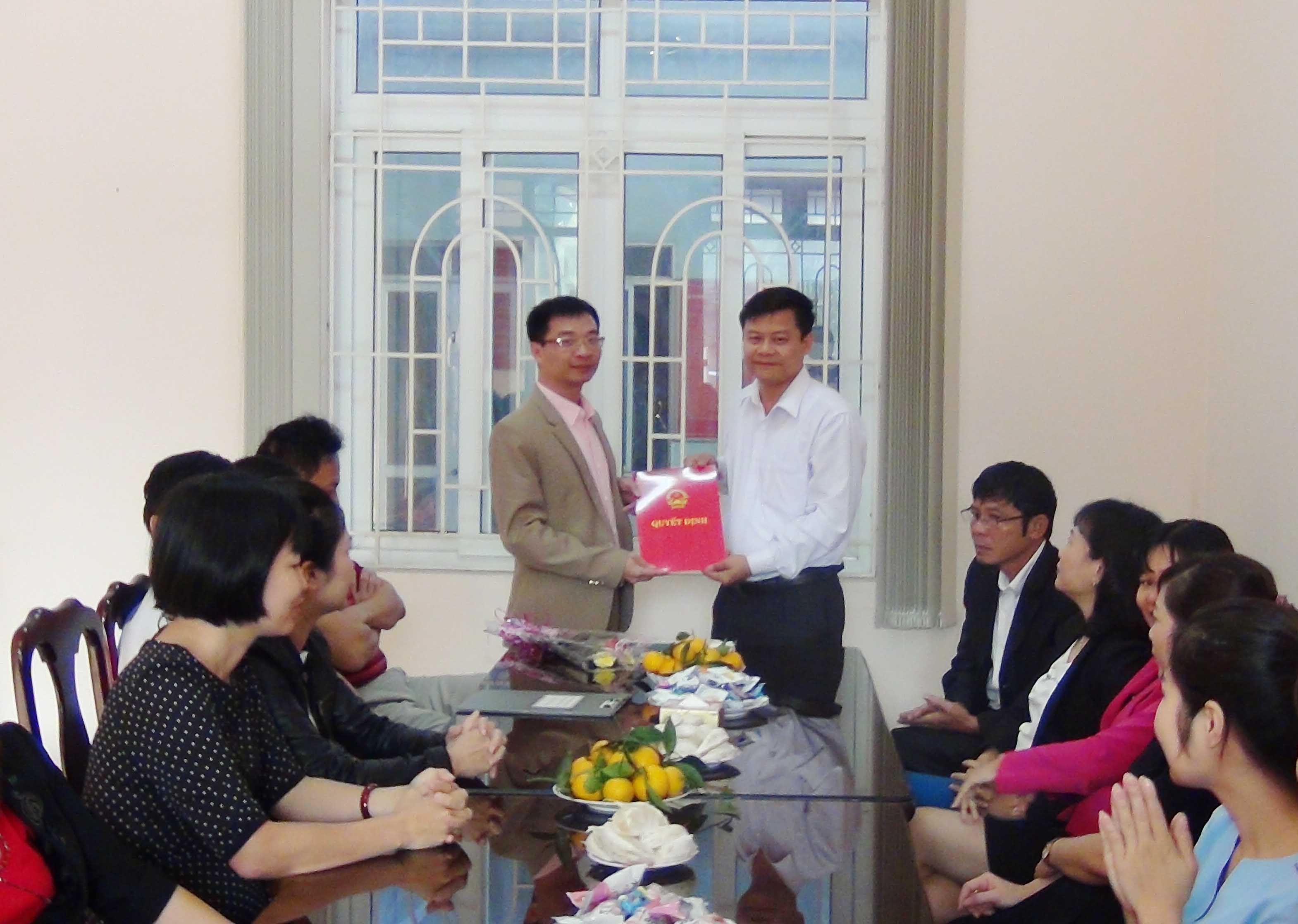 Trao Quyết định bổ nhiệm lại chức vụ lãnh đạo