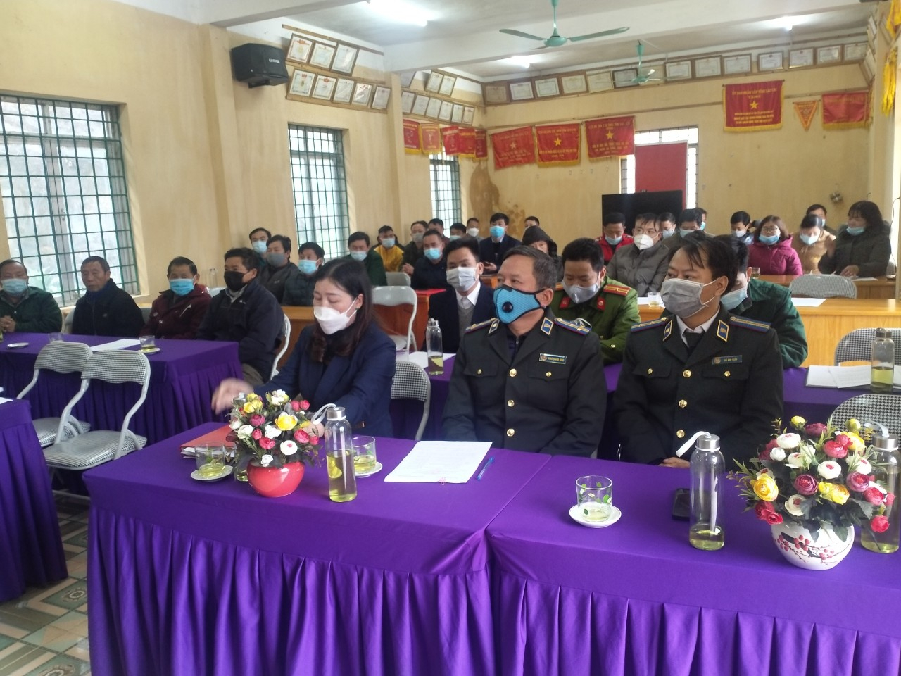 Nhân dịp Tết Nguyên đán Nhâm dần 2022, với tinh thần "tương thân tương ái" chia sẻ khó khăn, Cục Thi hành án dân sự tỉnh Lào Cai đã tổ chức trao quà các hộ nghèo, hộ có hoàn cảnh đặc biệt khó khăn trên địa bàn xã Cán Cấu, huyện Si Ma Cai, tỉnh Lào Cai.