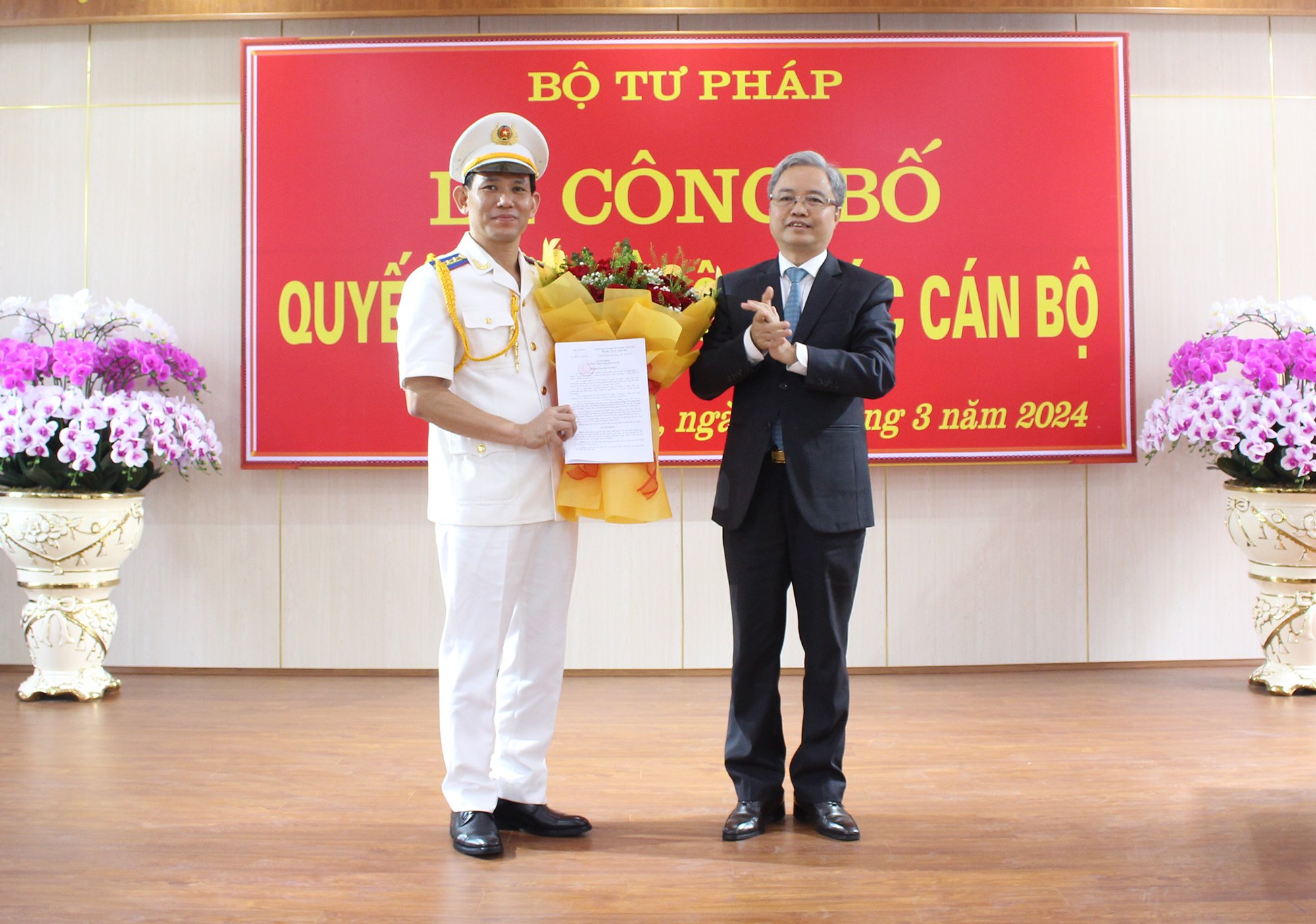 LỄ CÔNG BỐ VÀ TRAO QUYẾT ĐỊNH BỔ NHIỆM CHỨC VỤ CỤC TRƯỞNG CỤC THADS TỈNH LÀO CAI