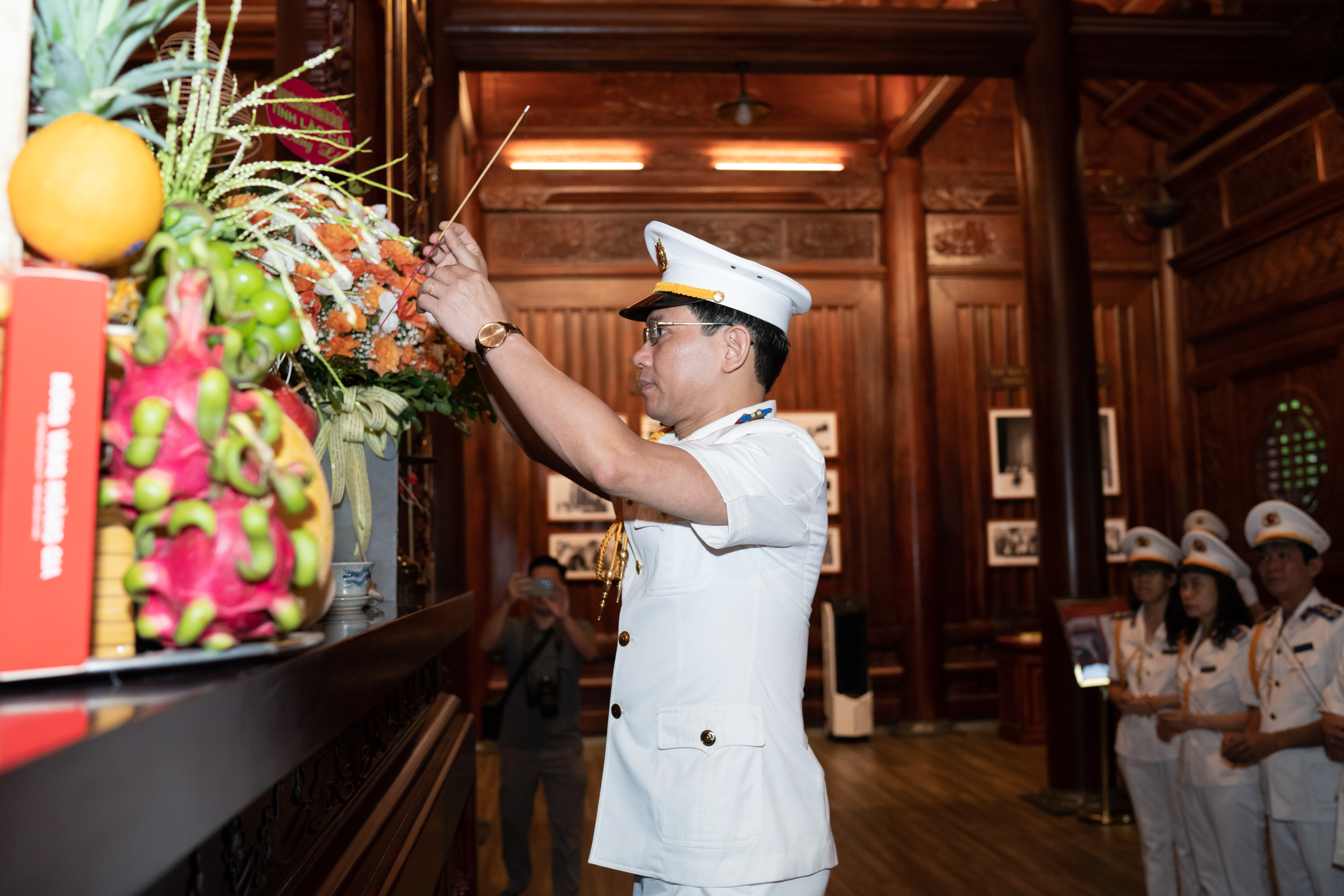 Lễ dâng hương báo công tưởng niệm Chủ tịch Hồ Chí Minh