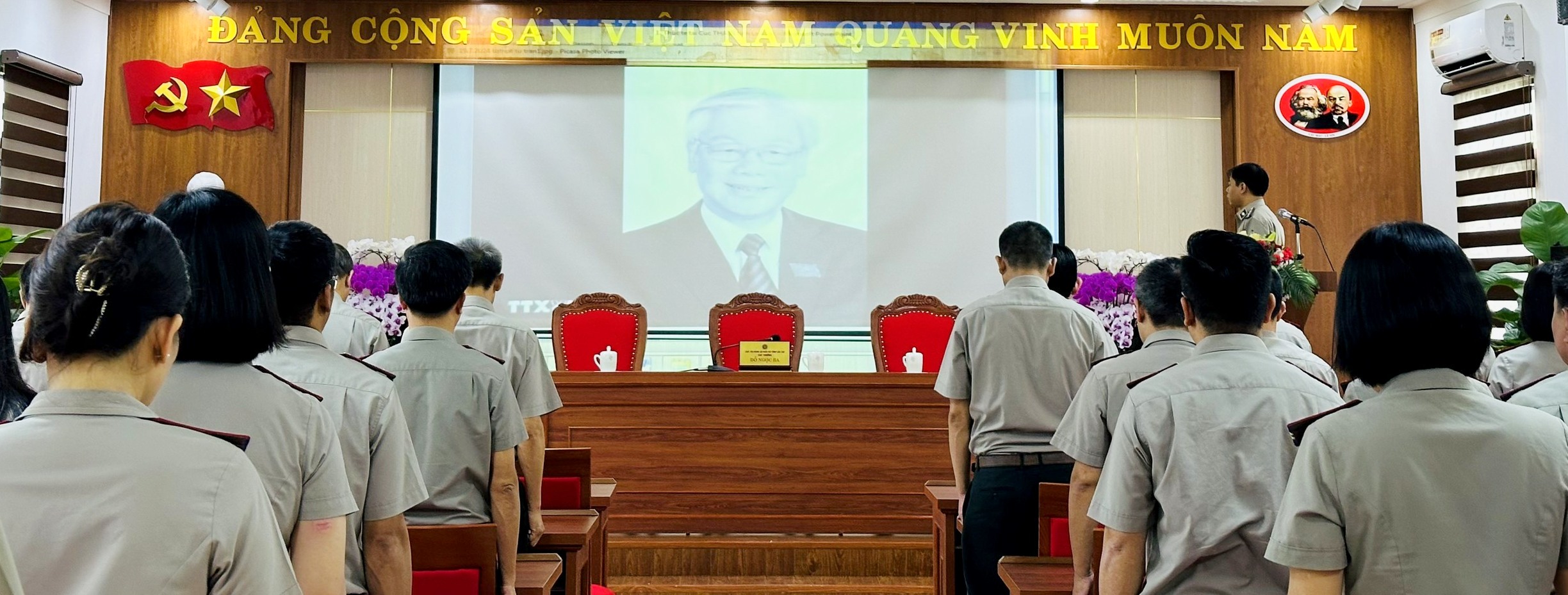 Cục Thi hành án dân sự tỉnh Lào Cai tổ chức mặc niệm, tưởng nhớ Tổng Bí thư Nguyễn Phú Trọng