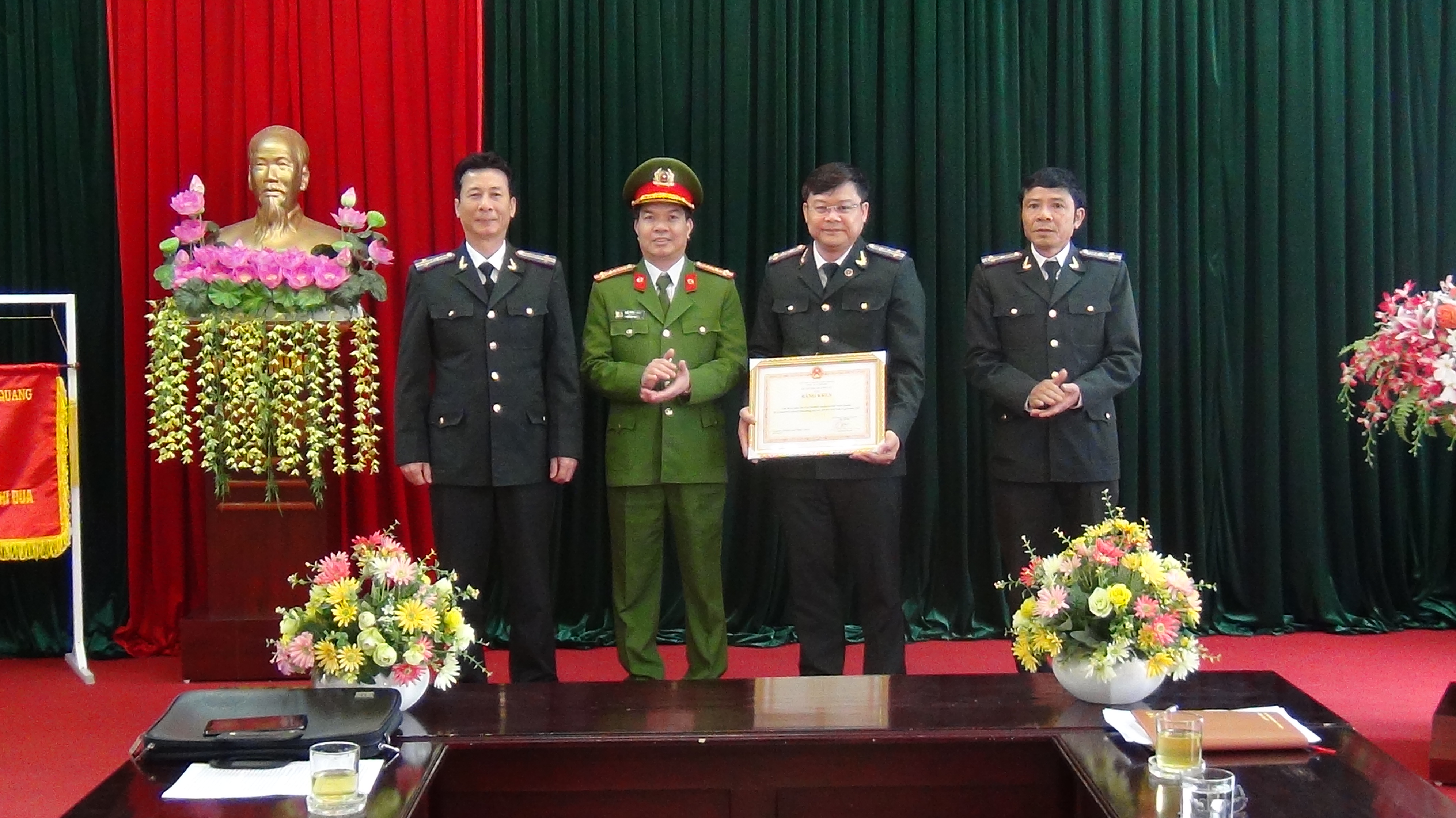 CỤC THI HÀNH ÁN DÂN SỰ TỈNH TUYÊN QUANG ĐƯỢC TRAO TẶNG BẰNG KHEN CỦA BỘ TRƯỞNG BỘ CÔNG AN TRONG PHONG TRÀO TOÀN DÂN BẢO VỆ AN NINH TỔ QUỐC NĂM 2019