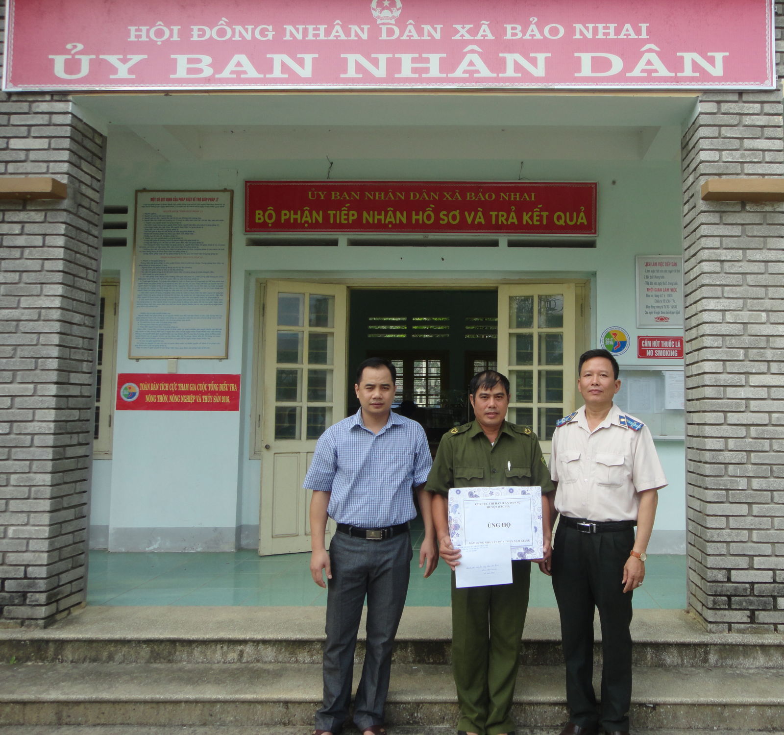 Chi cục Thi hành án dân sự Bắc Hà cùng nhân dân thôn Nậm Giàng,  xã Bảo Nhai xây chung sức xây dựng nông thôn mới