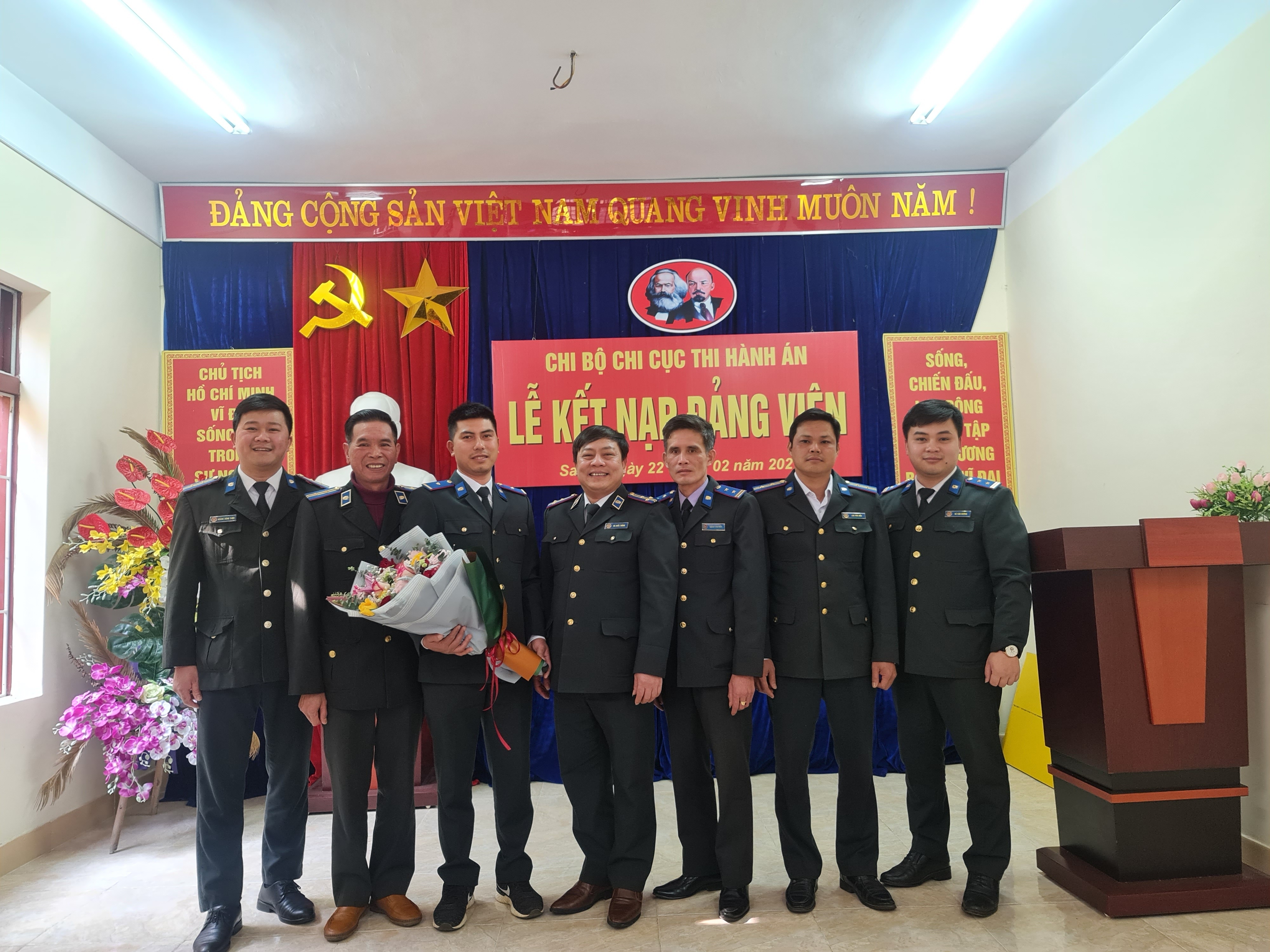 THỰC HIỆN CÔNG TÁC PHÁT TRIỂN ĐẢNG VIÊN TẠI CHI CỤC THADS THỊ XÃ SA PA