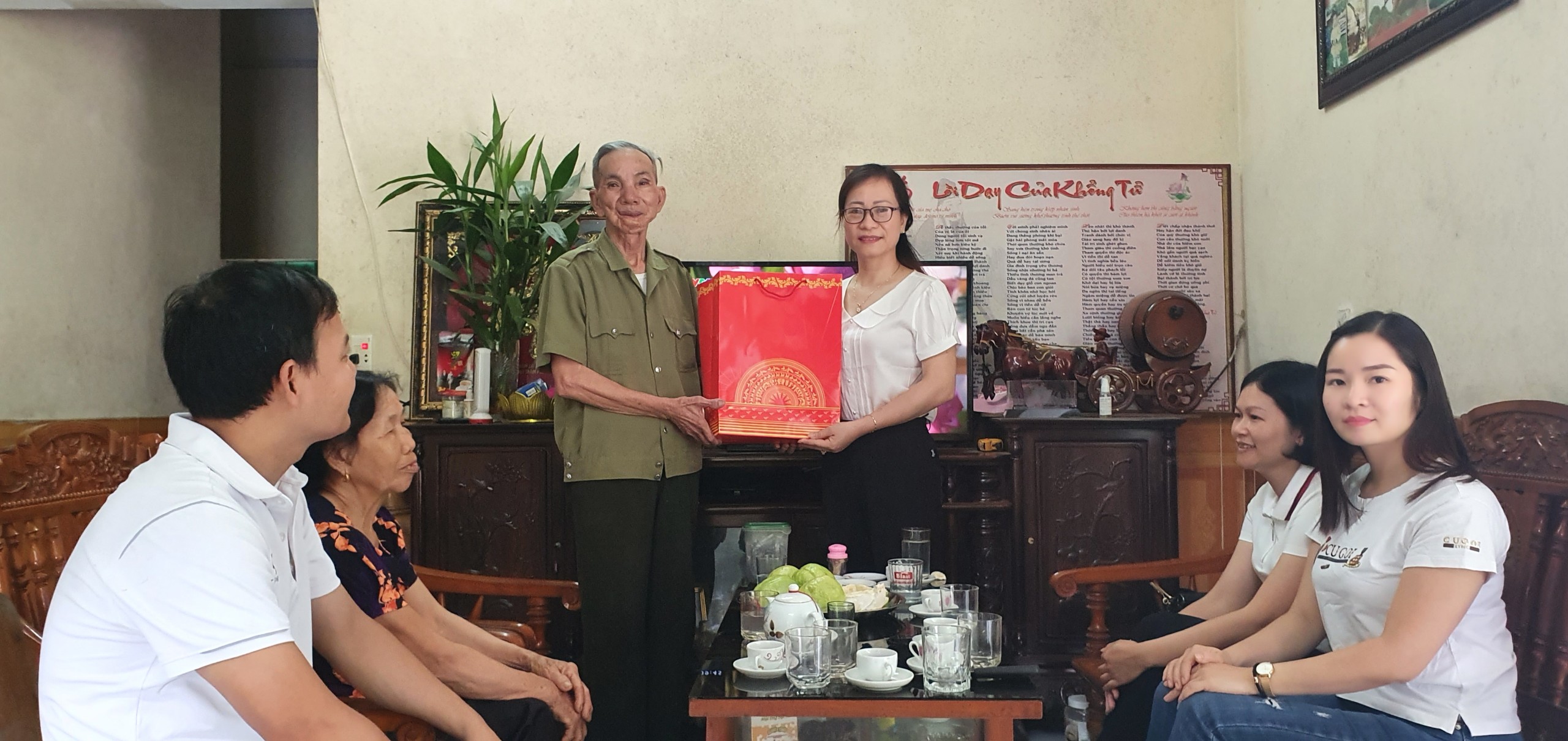 Cục THADS tỉnh thăm và tặng quà các gia đình liệt sỹ, thương binh nhân dịp Ngày thương binh, liệt sĩ 27/7