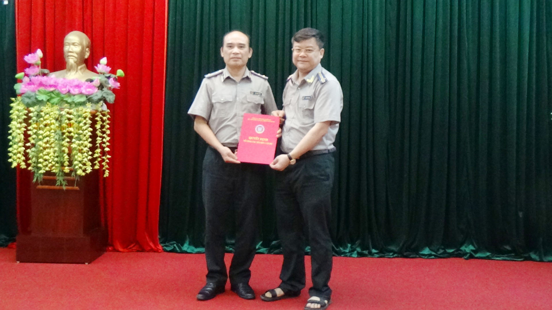 Công bố, trao Quyết định điều động, bổ nhiệm Phó trưởng Phòng Nghiệp vụ và tổ chức thi hành án