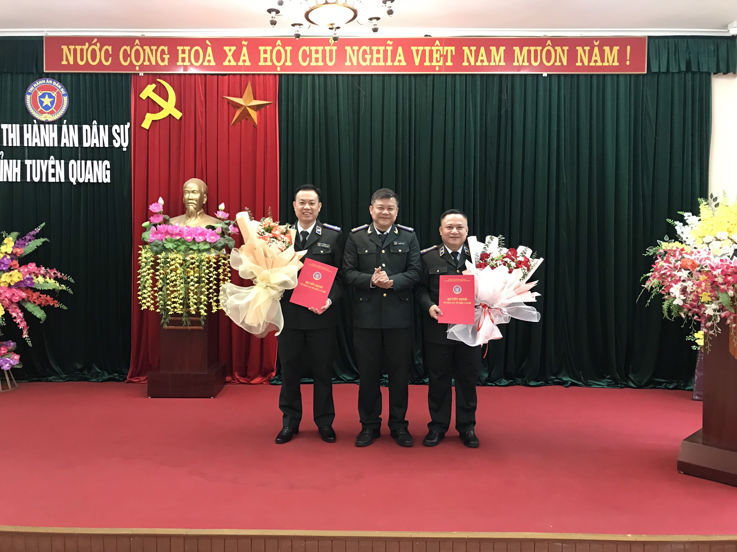 Công bố và trao Quyết định bổ nhiệm, điều động công chức giữ chức vụ Trưởng phòng Tổ chức cán bộ - Cục Thi hành án dân sự