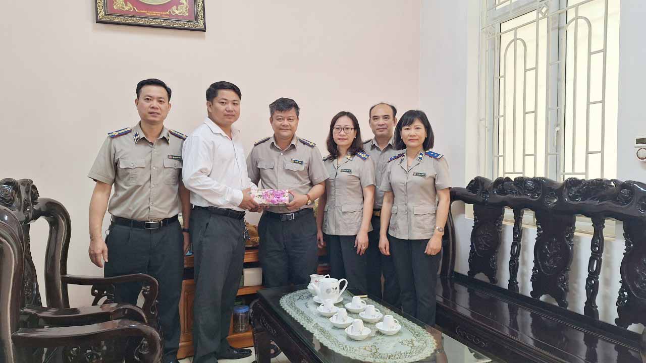 Công bố, trao quyết định điều động Chấp hành viên sơ cấp