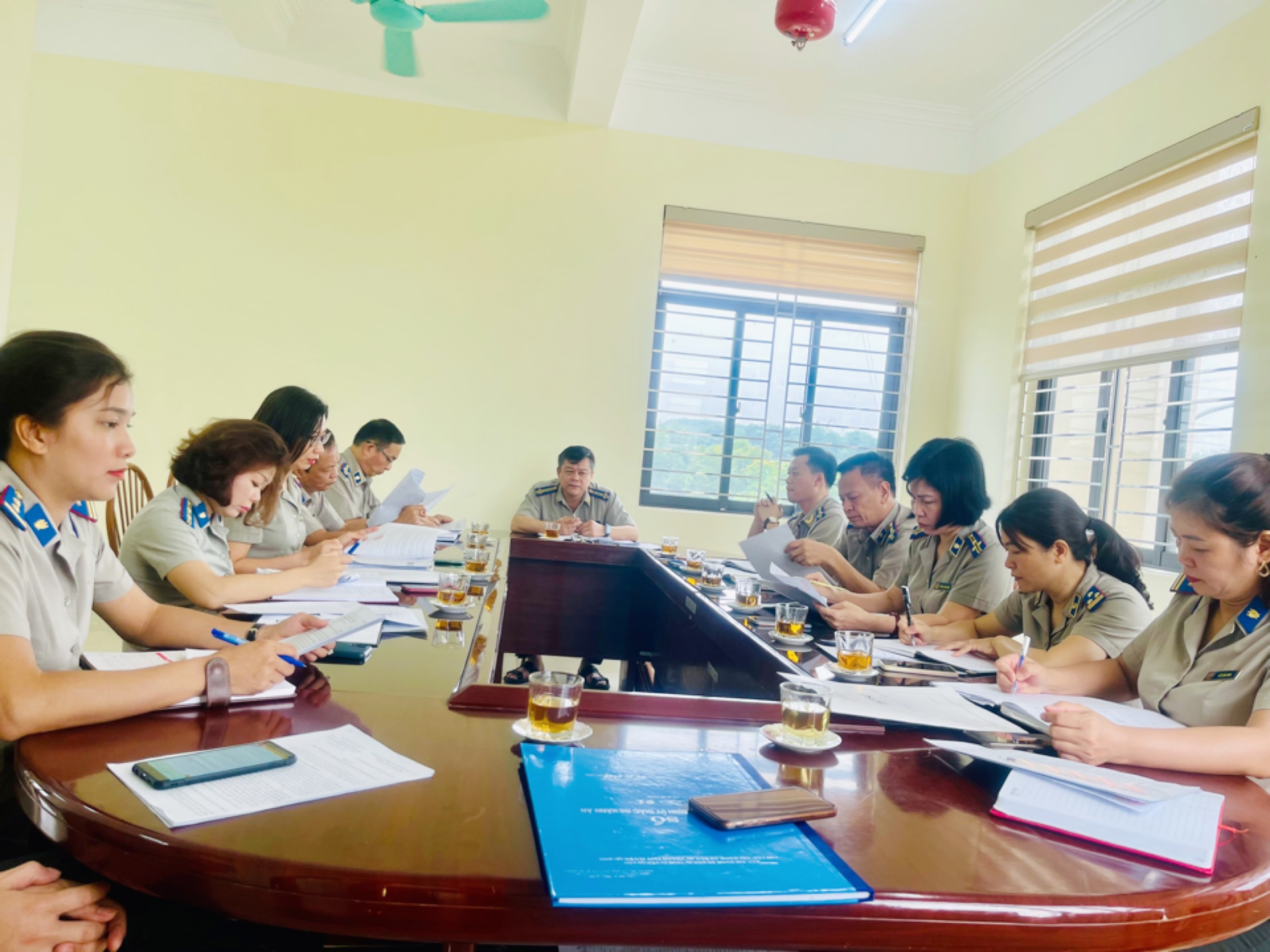 Cục trưởng Cục Thi hành án dân sự làm việc với Chi cục Thi hành án dân sự thành phố Tuyên Quang